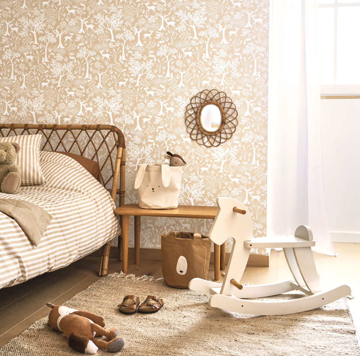 Papier peint Forêt Animaux Poetic beige - Once Upon A Time de Casadéco AMB2 | Réf. OUAT88262597