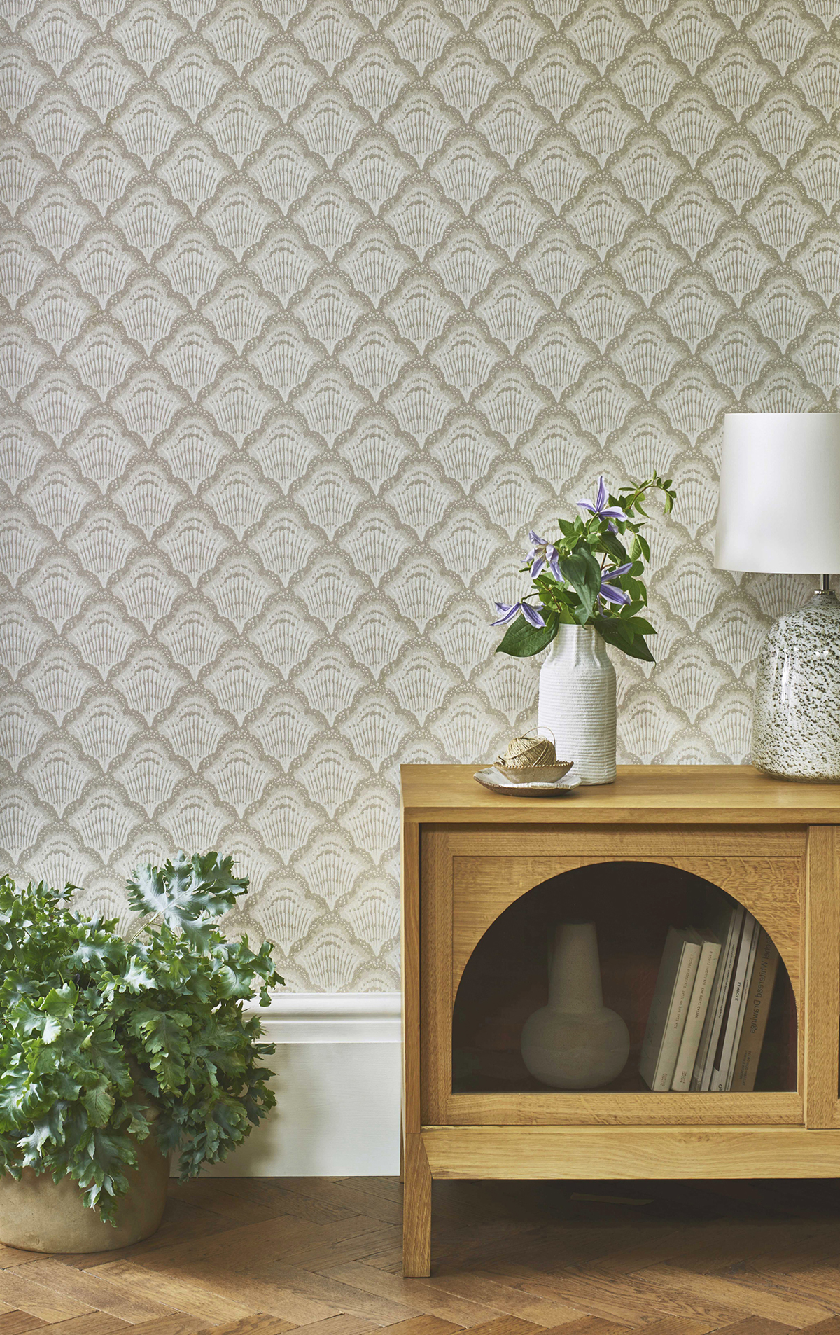 Papier peint Marin Calico Shell beige - V&A Decorative Papers II d'Initiales | Réf. INI-2412-179-01