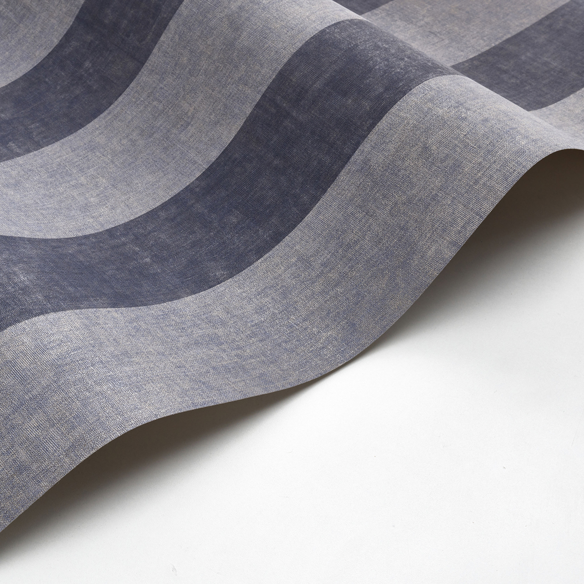 Papier peint Rayure Alizé bleu nuit doré - Les Rayures de Casadéco | Réf. RAYS84039506