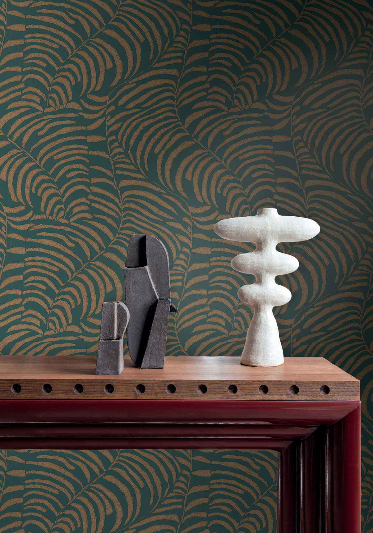 Papier peint Feuille Ethnique Nobile vert sapin mordoré - Jardin Félicia de Casamance AMB2| Réf. CAS-76591936