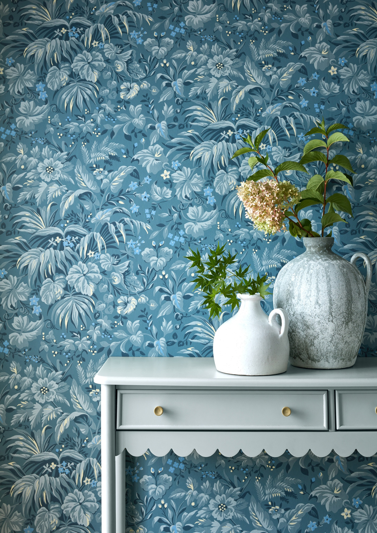 Papier peint Exotique Palmette bleu - V&A Decorative Papers III d'Initiales | Réf. INI-2513-184-02