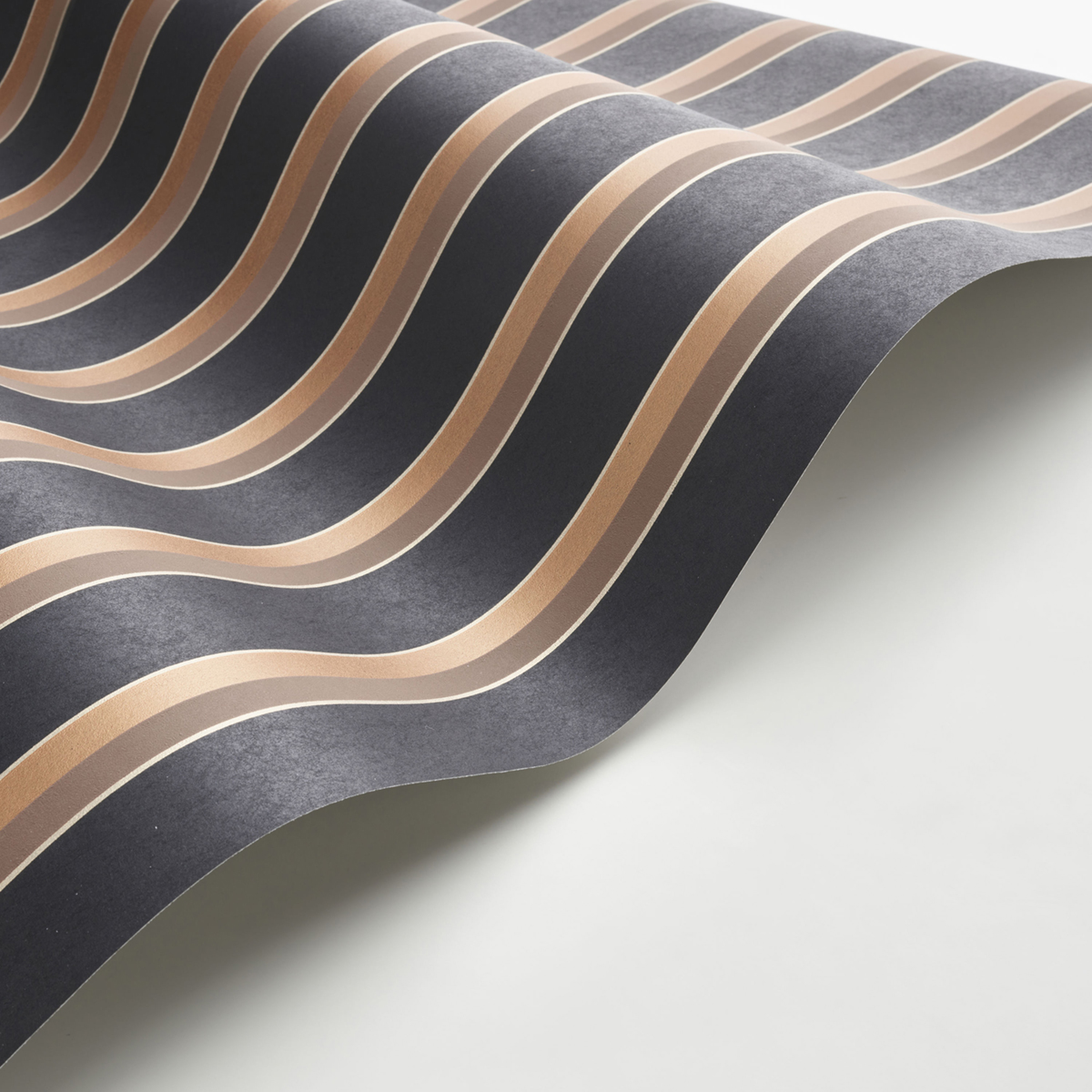 Papier peint Rayure Country Club noir bronze - Derby de Casadéco AMBV | Réf. DERB89329457