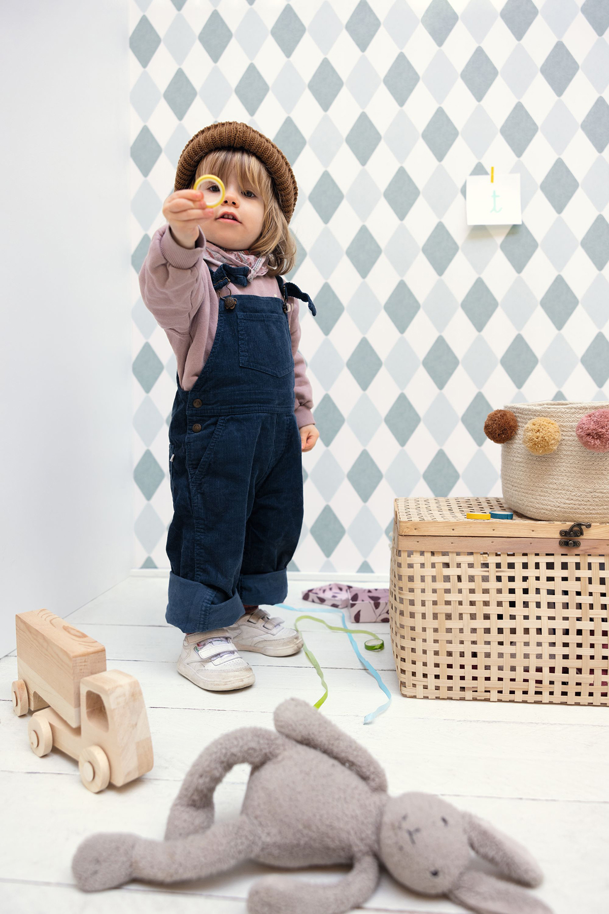 Papier peint Arlequin Danser bleu - Autour du Monde de Casélio | Réf. ADM103576066