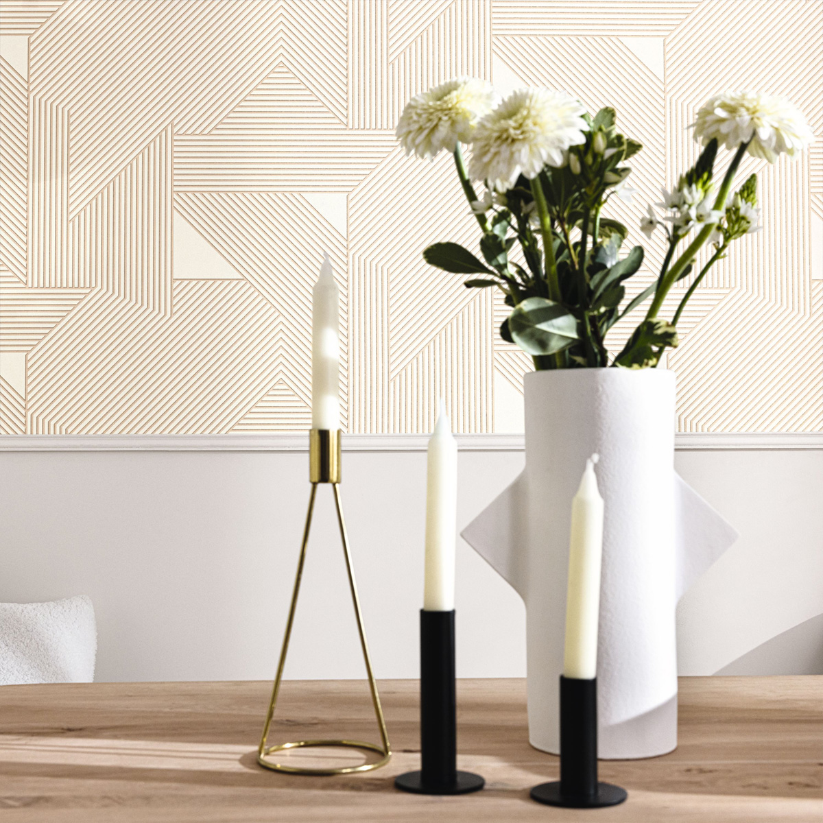 Papier peint Rayure Géométrique Mouvement beige doré - Graphic de Casélio | Réf. GPC105540120