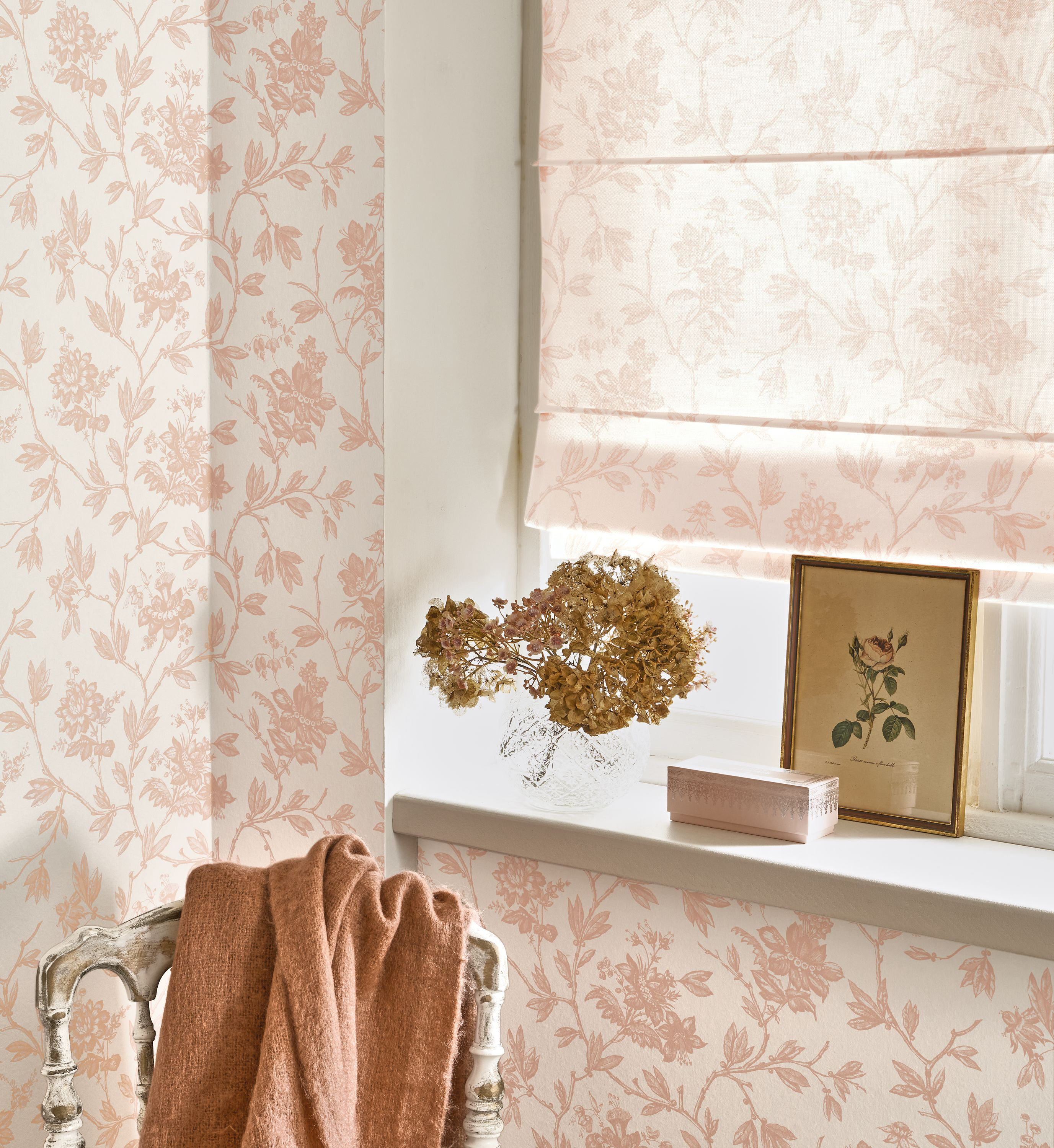 Tissu Fleurs Romantiques rose blush  - Les Belles Toiles De Jouy de Casadéco | Réf. LBTJ88054122