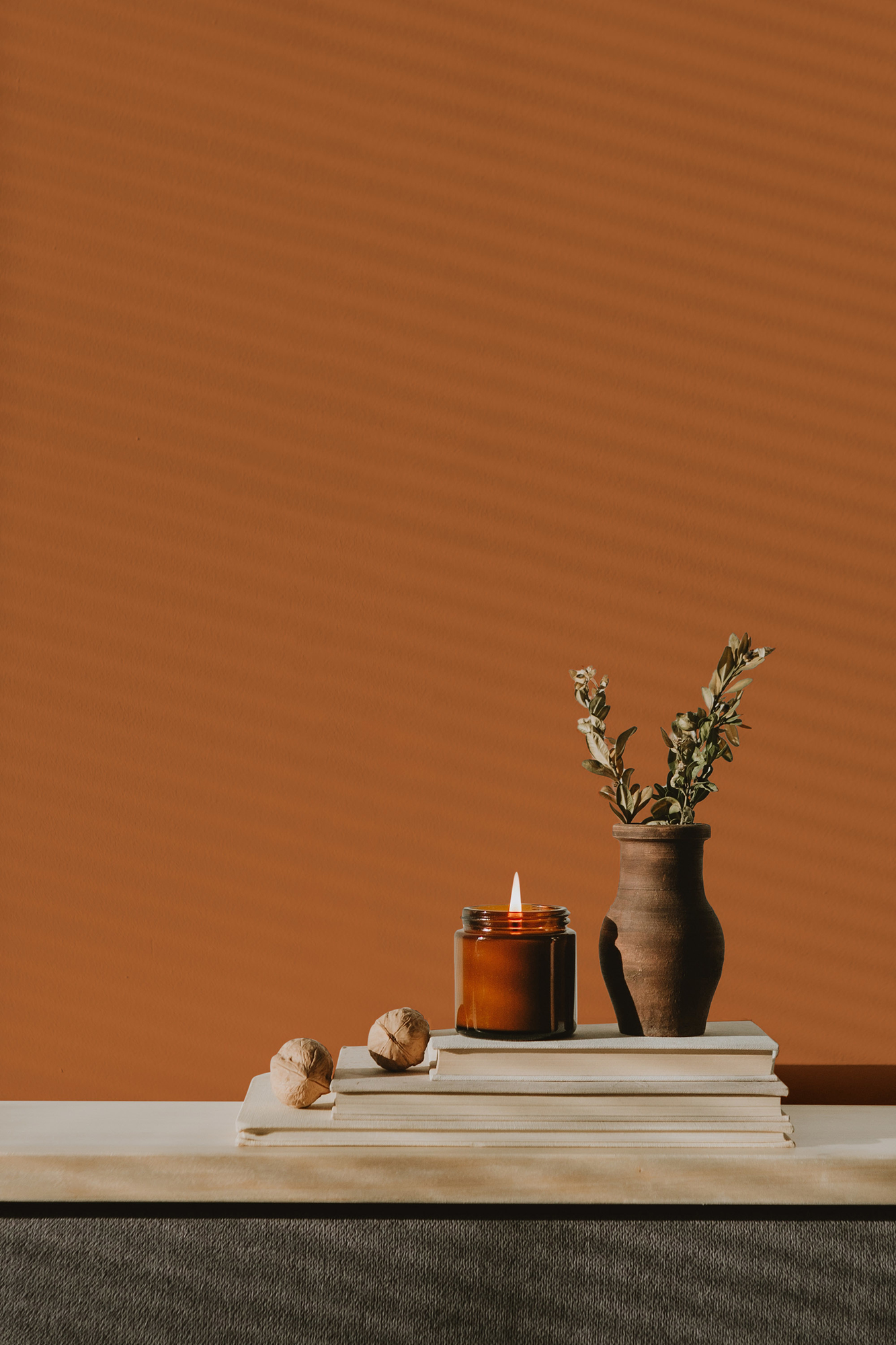 Photo numéro 2 d'une pièce avec un mur peint avec la peinture  Puro orange dusty orange - c9003