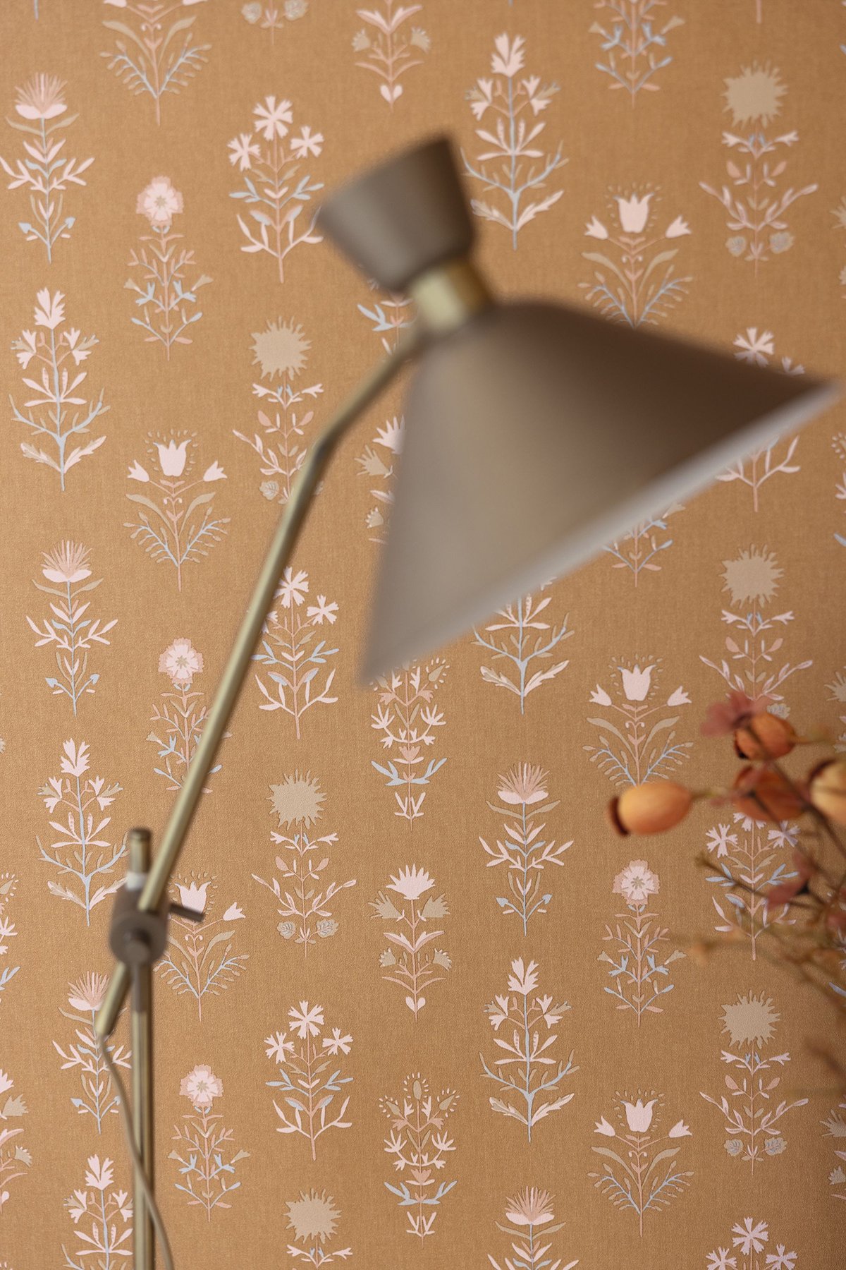 Papier peint Fleur Charme jaune orangé - Bohème de Casélio | AMB Réf. BOM103172268