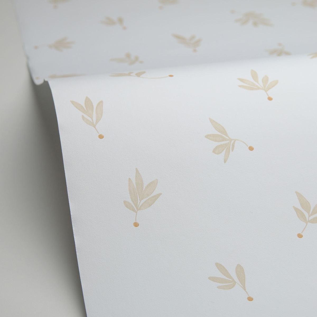 Papier peint Feuille Cueillette beige - Les Minis Mondes de Casélio AMBV | Réf. MNM105751010