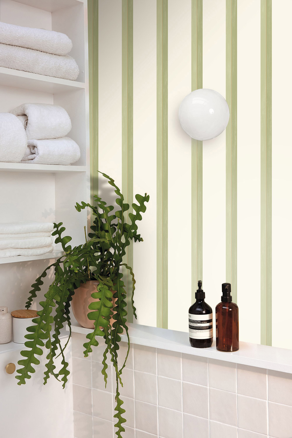 Papier peint Rayure Satisfaction vert sauge doré - Green Life 2 de Casélio | Réf. GNL2105350710