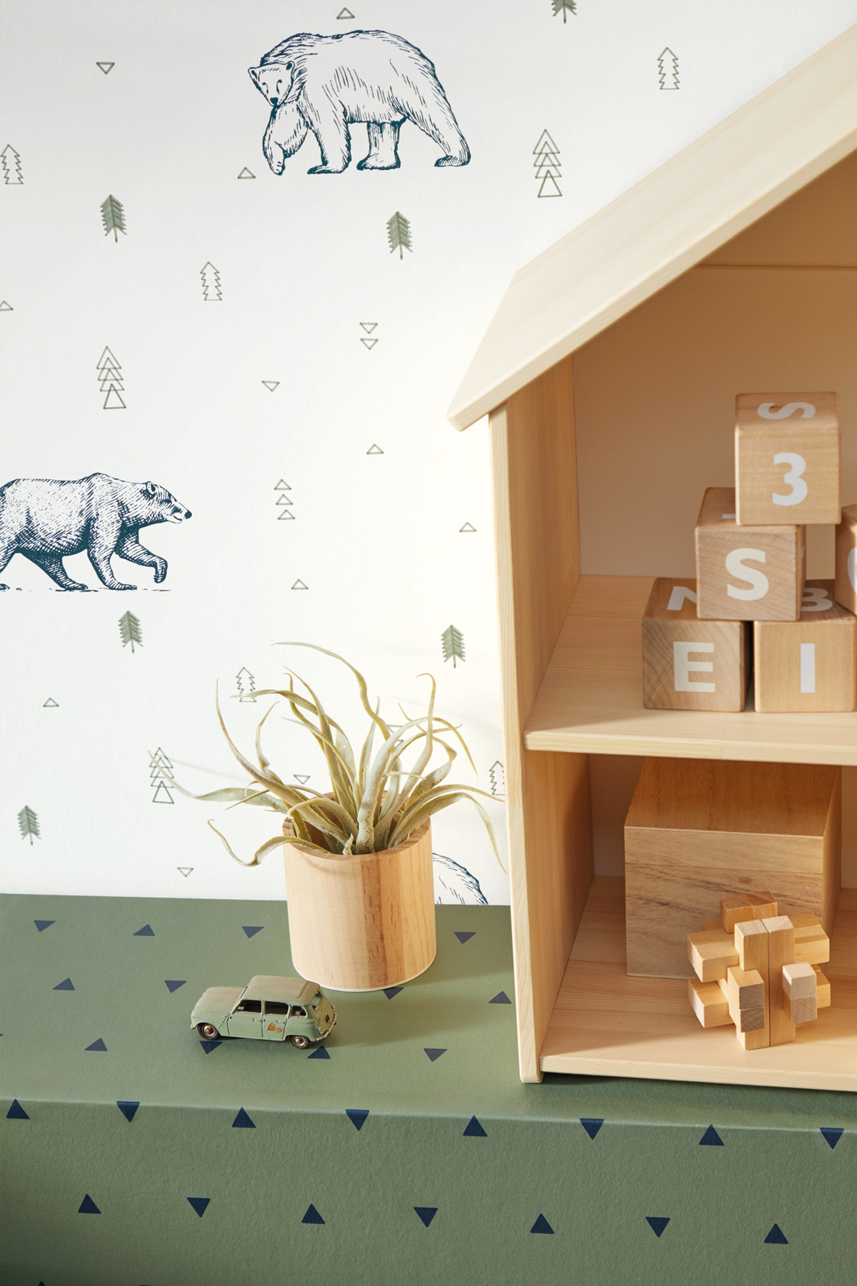 Papier peint Géométrique Petit Triangle vert - Our Planet de Casélio AMB | Réf. OUP101997400