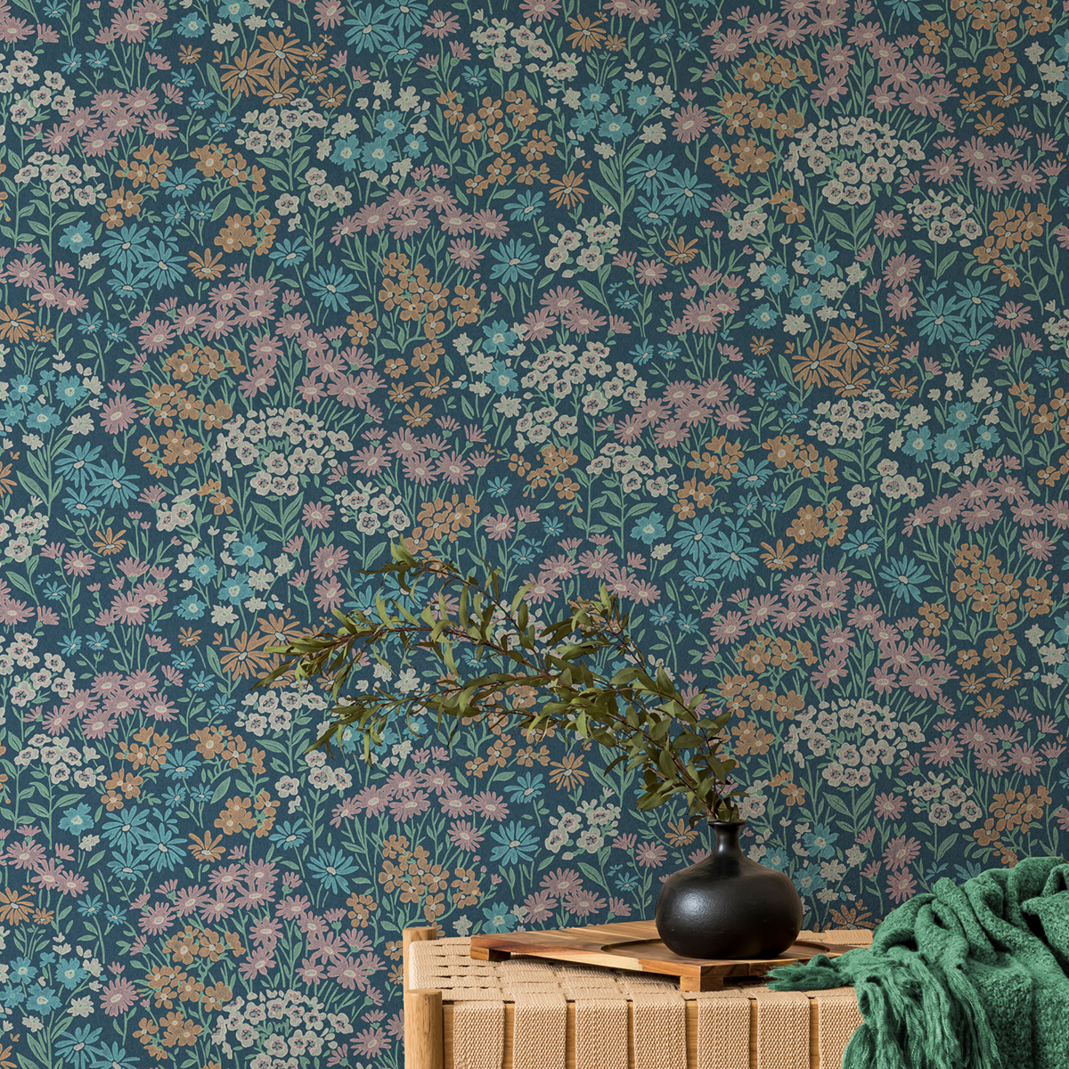 Papier peint Fleur Marguerite Ditsy Daisies marine - Beaux Arts de Lutèce AMB1| Réf. LTC-M1813