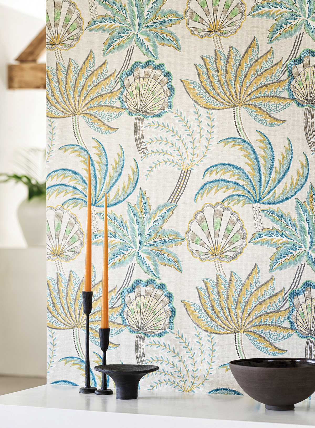 Papier peint Palmier Tropicale Ravenala bleu jaune - Irisa d'Osborne & Little AMB2 | Réf. OSB-W7857-01