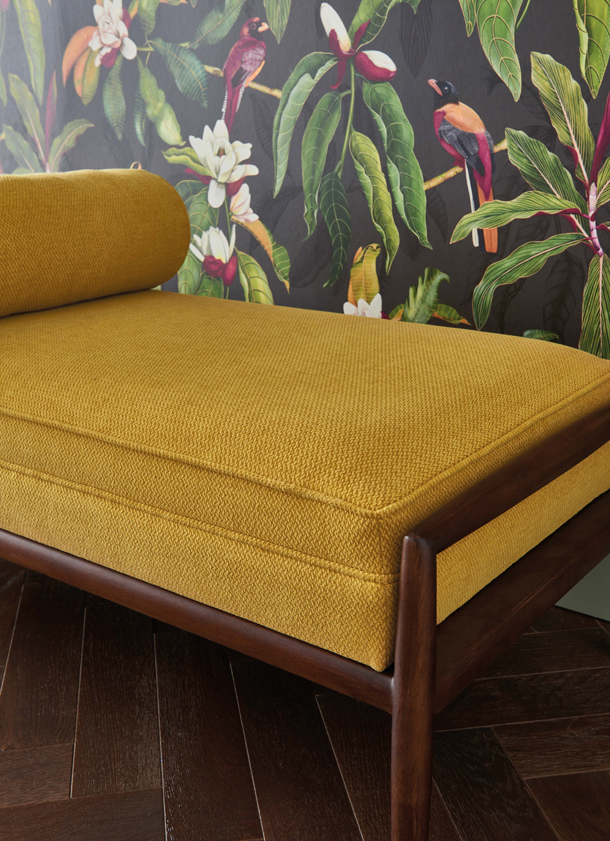 Papier peint exotique Oiseaux Michelia Charocal - Empyrea d'Osborne & Little AMB4 | Réf. OSB-W7612-01