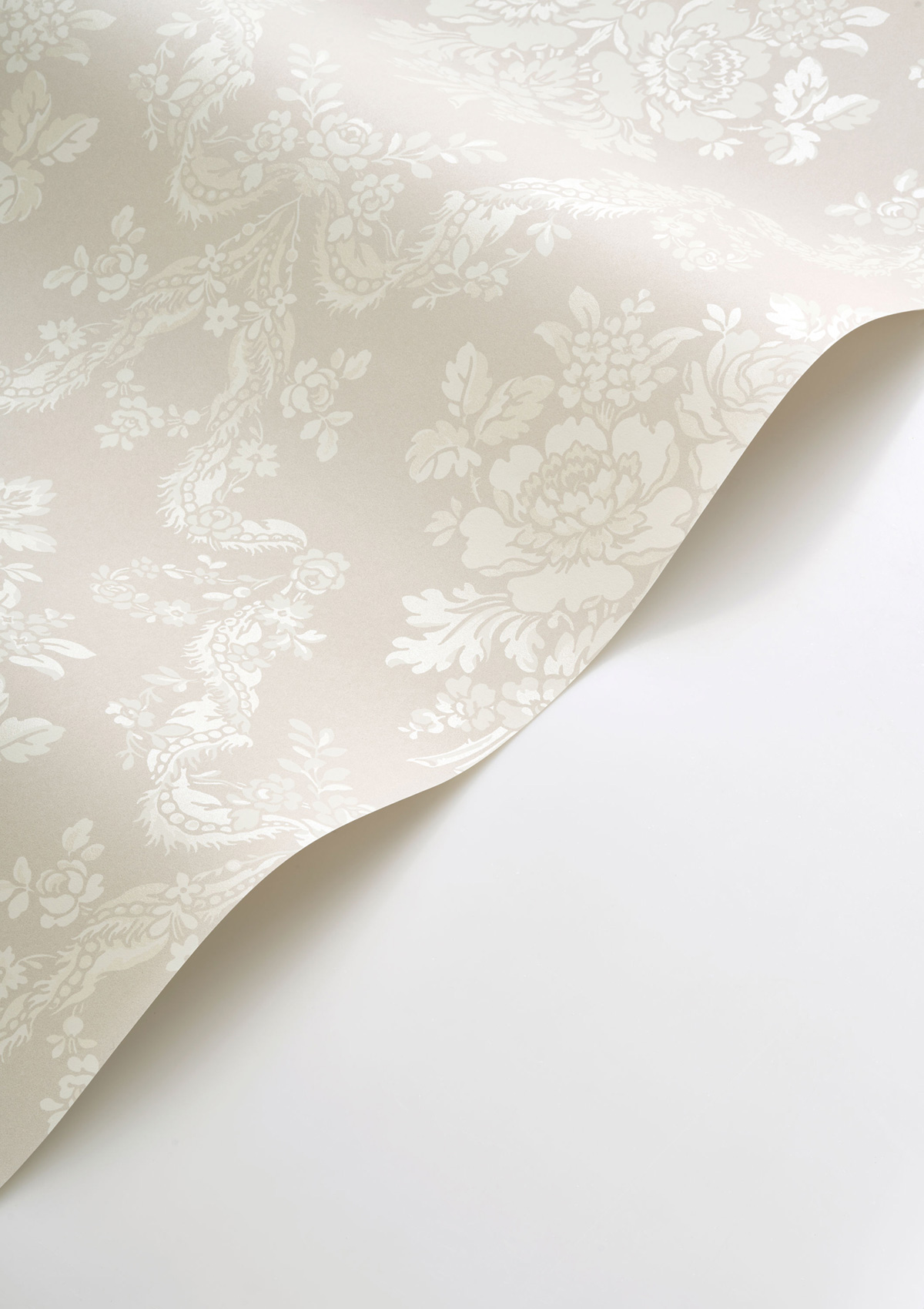 Papier peint Bouquet Pompadour gris perle argenté - Les Belles Toiles De Jouy 2 de Casadéco VAGUE | Réf. BTJD201749292