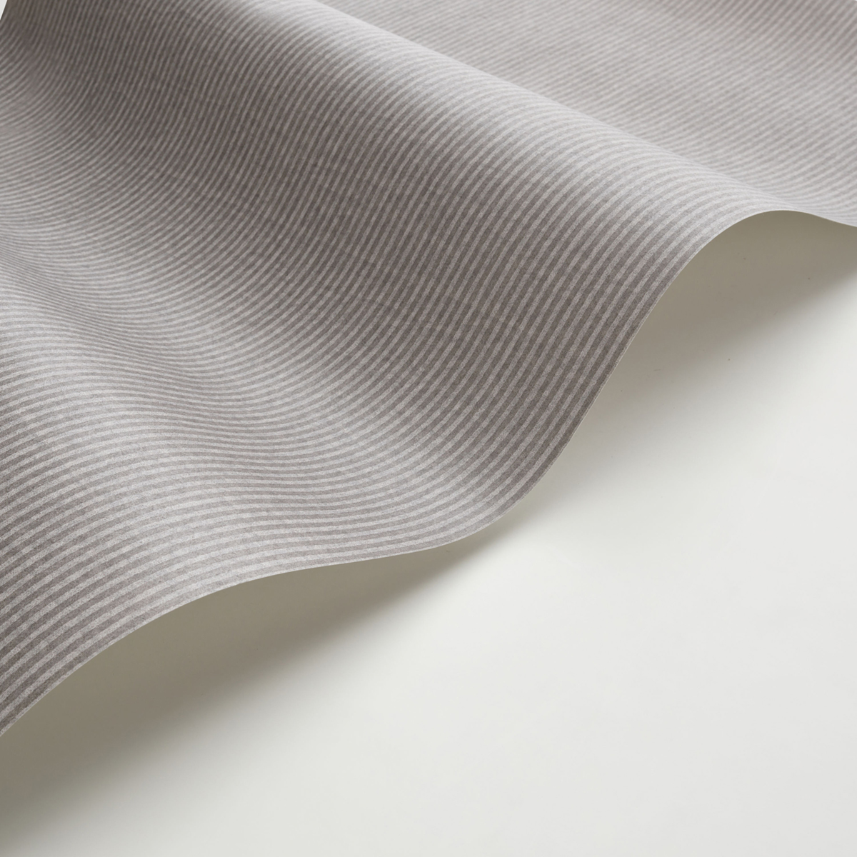 Papier peint Fines Rayures Papier Kraft anthracite - Papercraft de Casadéco AMBV | Réf. PAPC89659515