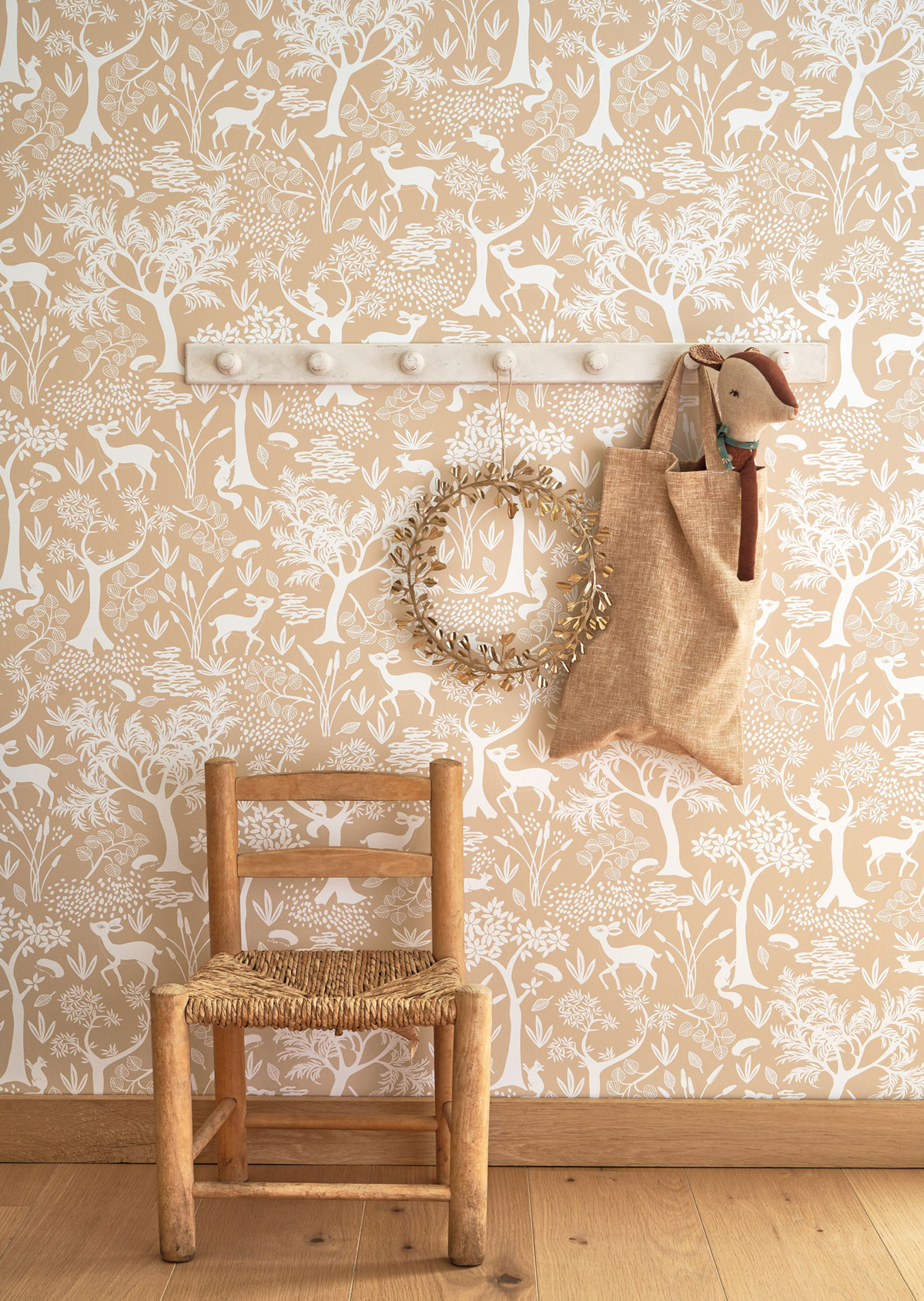 Papier peint Forêt Animaux Poetic beige - Once Upon A Time de Casadéco | Réf. OUAT88262597