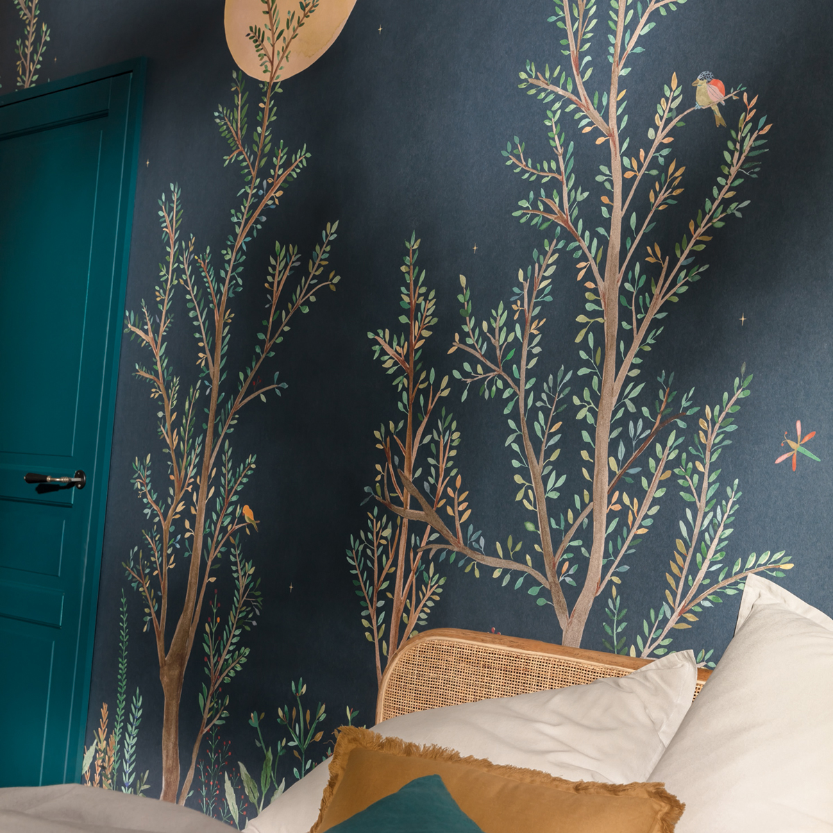 Papier peint Arbre Midnight Walk Bleu Nuit - Green Life de Casélio AMB2 | Réf. GNL101666520