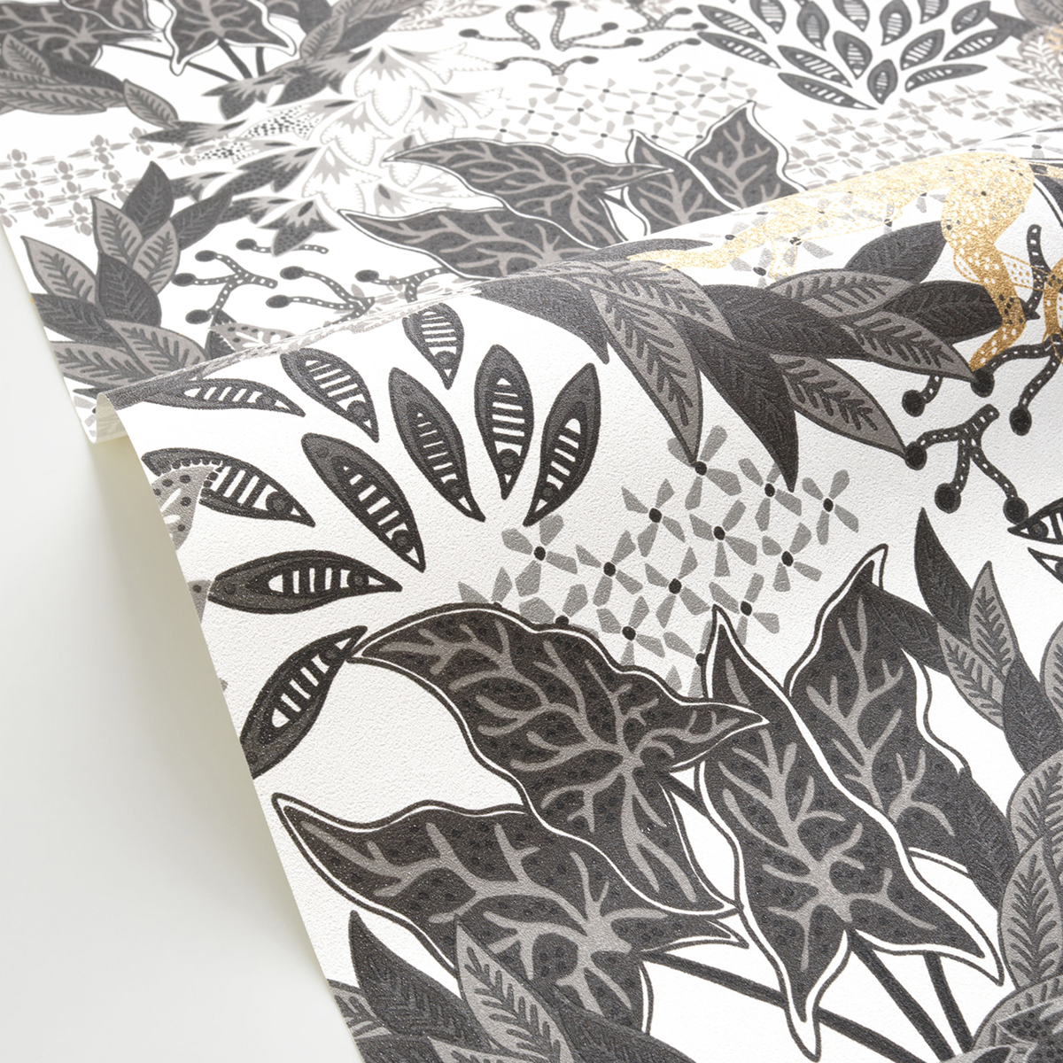 Papier peint Végétaux Singe Borneo noir blanc doré - Stay Wild de Casélio AMB2| Réf. WILD104910913