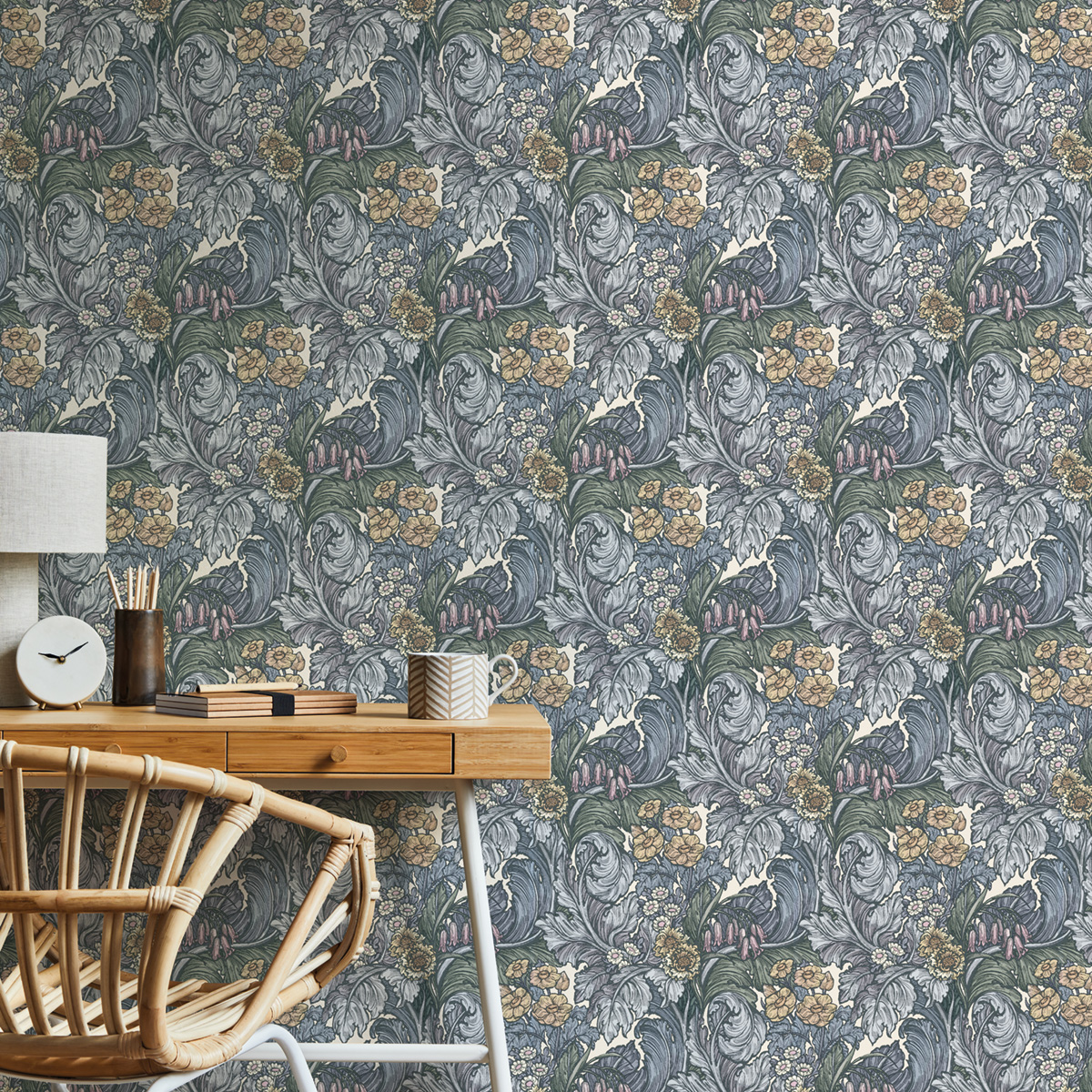 Papier peint Feuillage Luxuriant Fleur bleu pâle - The Wall Llewelyn-Bowen de Lutèce | Réf. LTC-LB25135