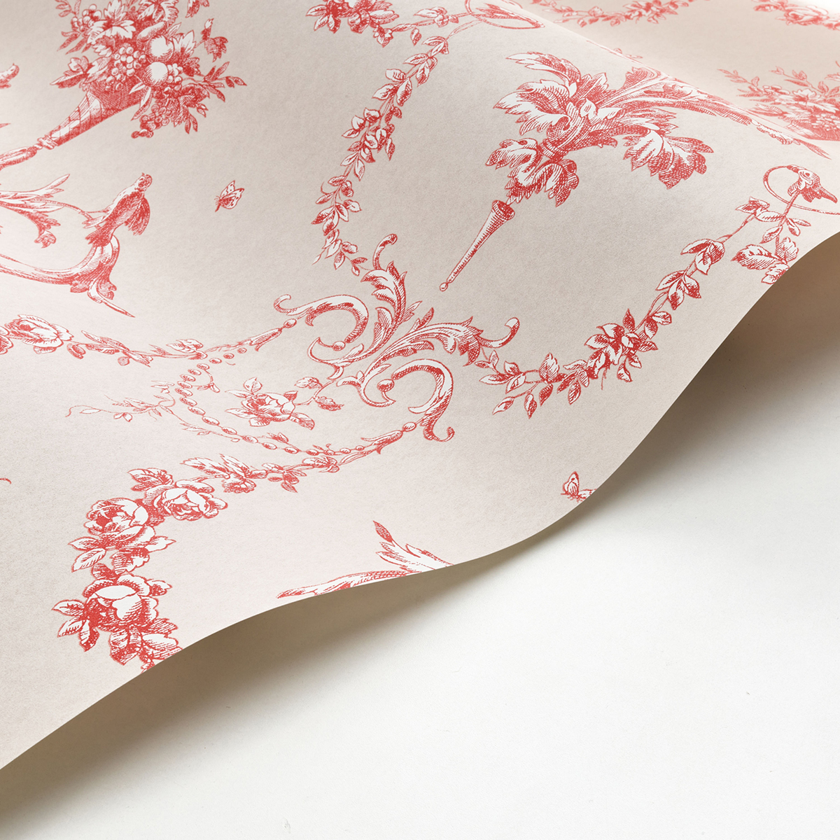 Papier peint Baroque et Oiseau rouge carmin - Les Belles Toiles De Jouy de Casadéco AMBV | Réf. LBTJ87928213