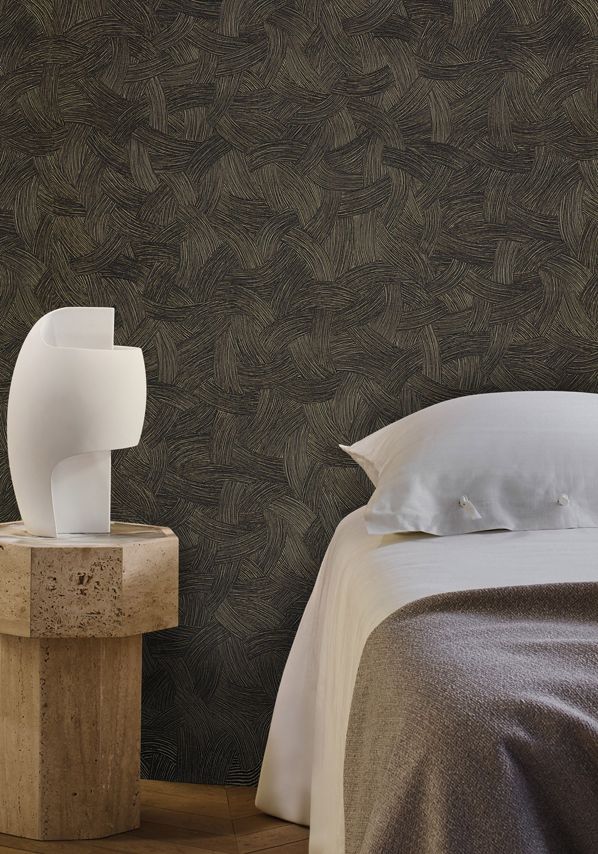 Papier peint Mouvement Graphique Bérénice bleu marine doré - Magnitude de Casamance | Réf. CAS-76662752