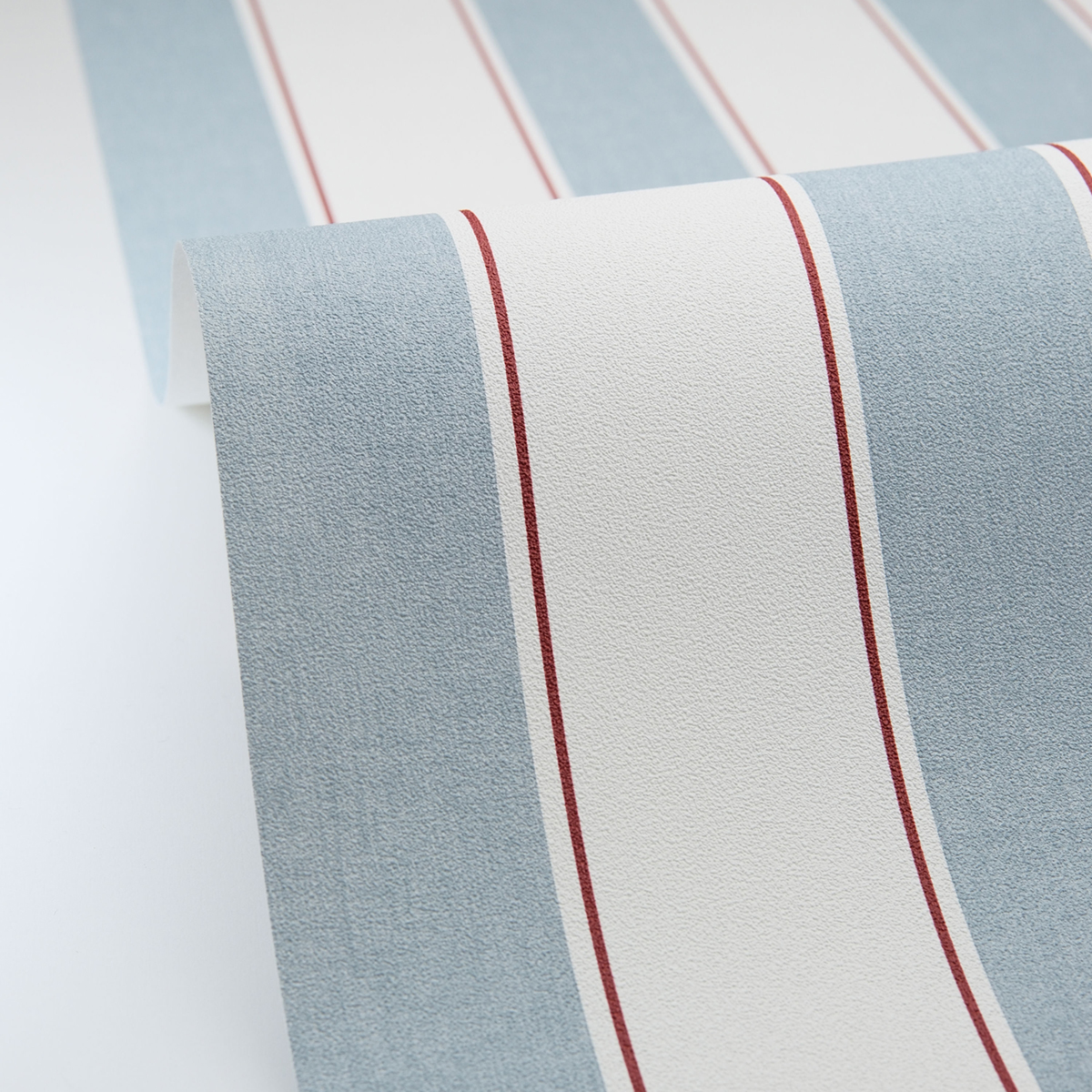 Papier peint Rayures Classique Vintage Lines bleu bordeaux - Blue Shades de Casélio VAGUE | Réf. BLS106736000