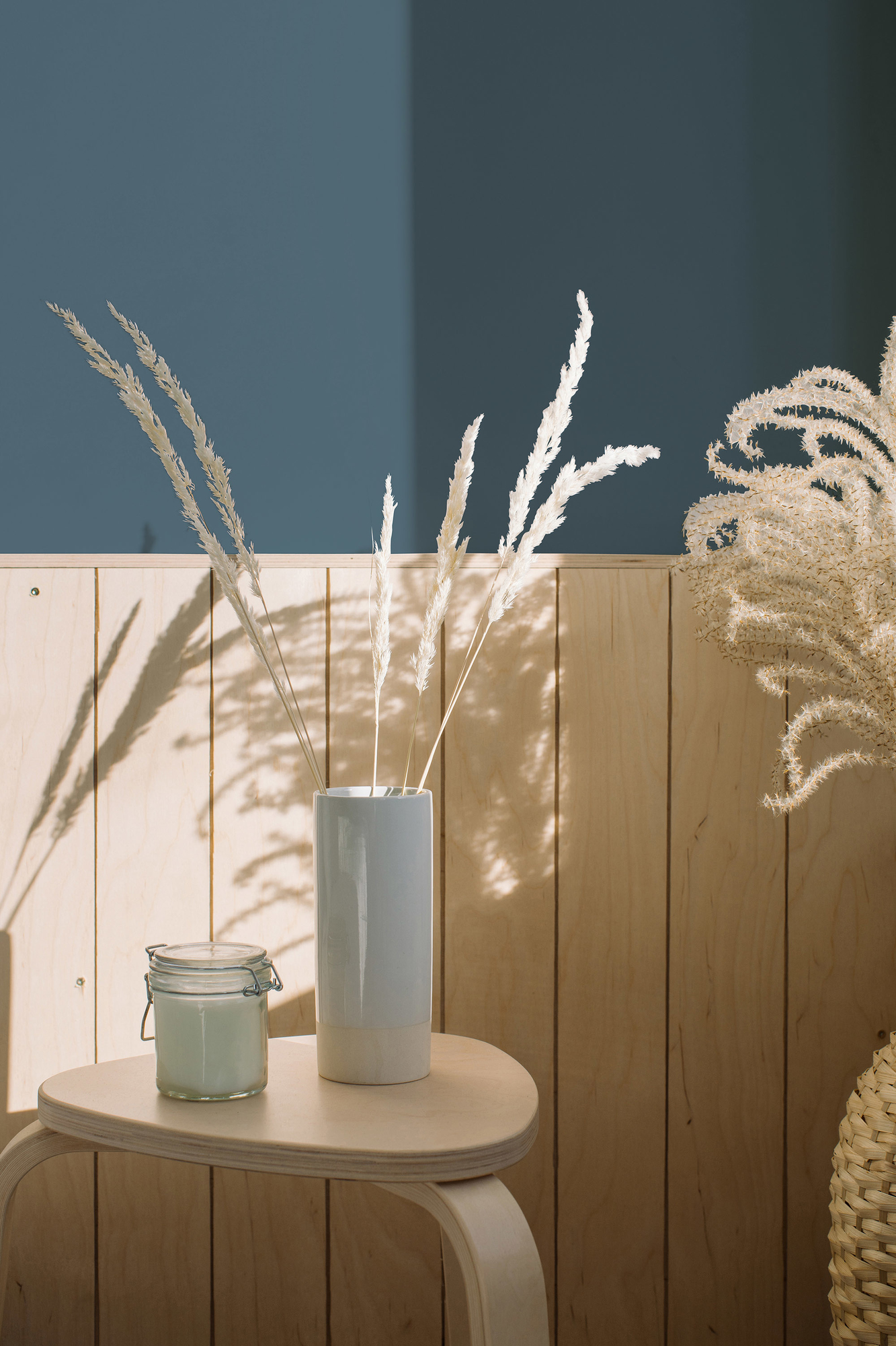 Photo numéro 2 d'une pièce avec un mur peint avec la peinture  Puro bleu, vert bluish petrol - c3012