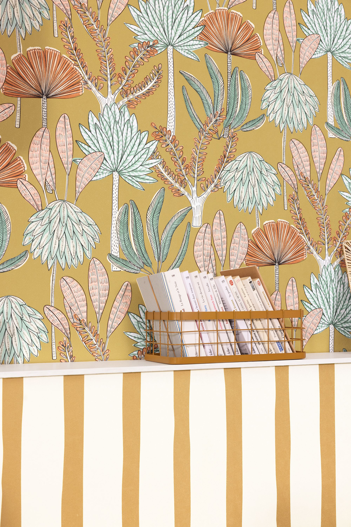 Papier peint Rayures Vagues Barito curry - Stay Wild de Casélio AMB2 | Réf. WILD104950246