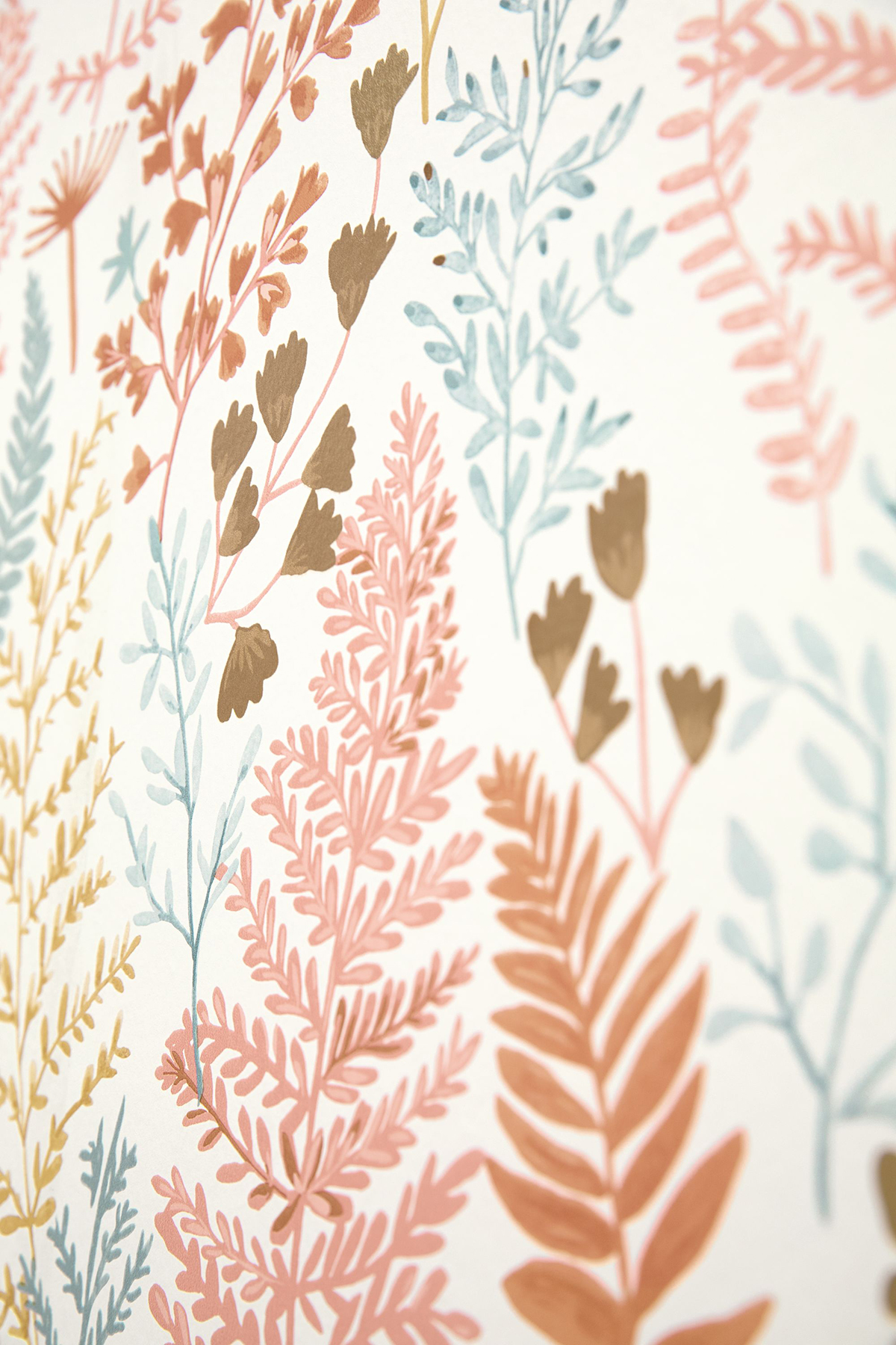 Papier peint Feuillage Woodland rose et mordoré - La Forêt de Casélio | AMB Réf. FRT102924366