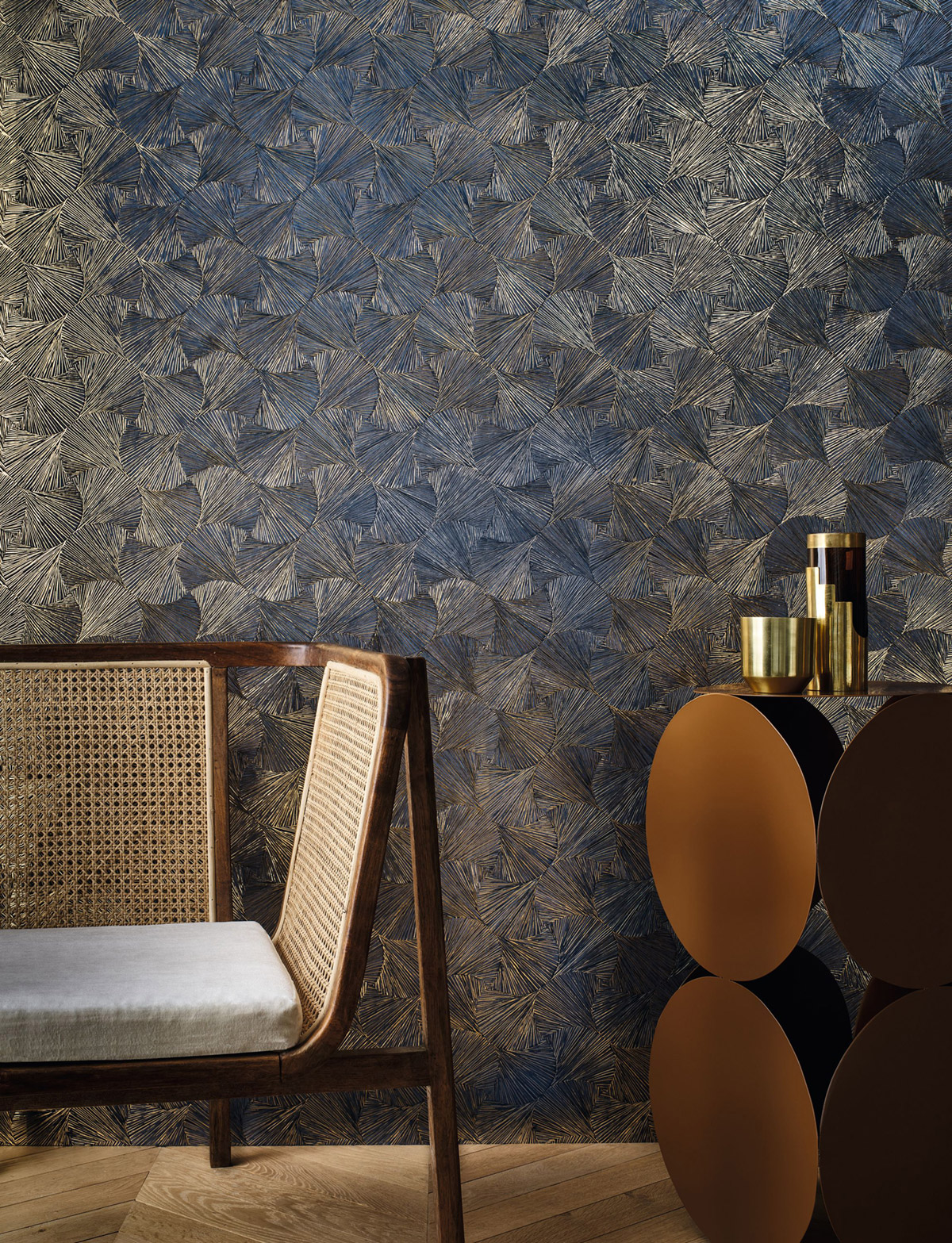 Papier peint Ecaille Végétale Songket bleu orage doré - Nature Précieuse de Casamance AMB2| Réf. CAS-76522752