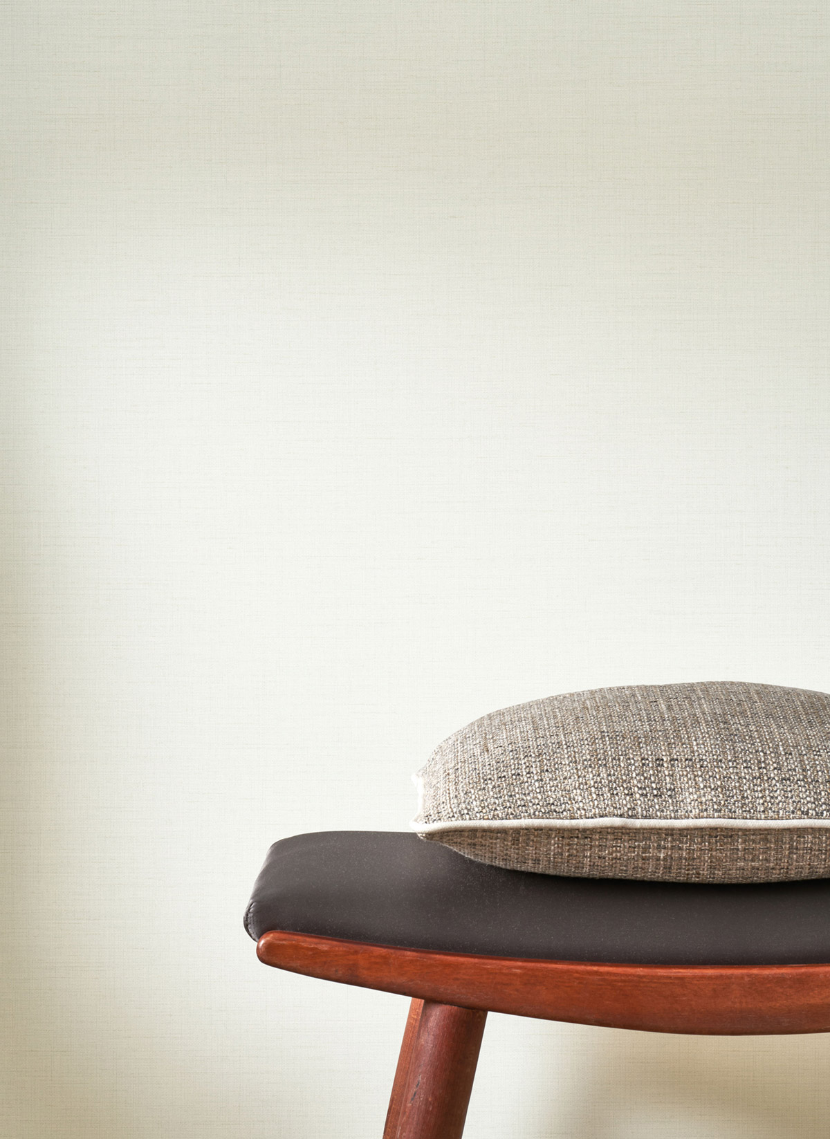 Papier peint Faux Uni Pointillé Smith vert d'eau léger - Carnaby Street de Casadéco | Réf. CARN200567120