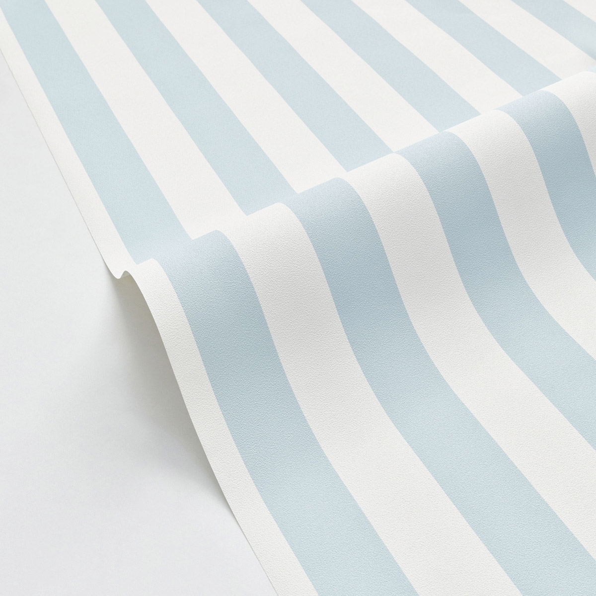 Papier peint Rayures Fines Lines bleu ciel - Basics de Casélio AMB4| Réf. BAI104036002