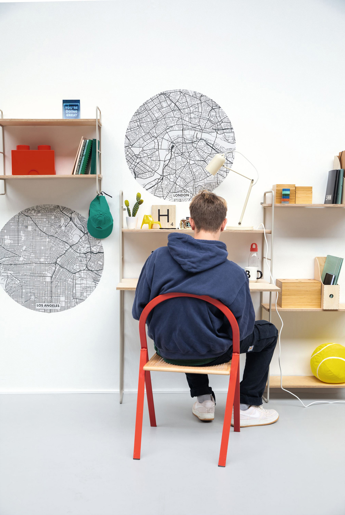 Sticker mural Rond Plan Fly To Los Angeles noir et blanc - Young & Free de Casélio | Réf. YNF103450999