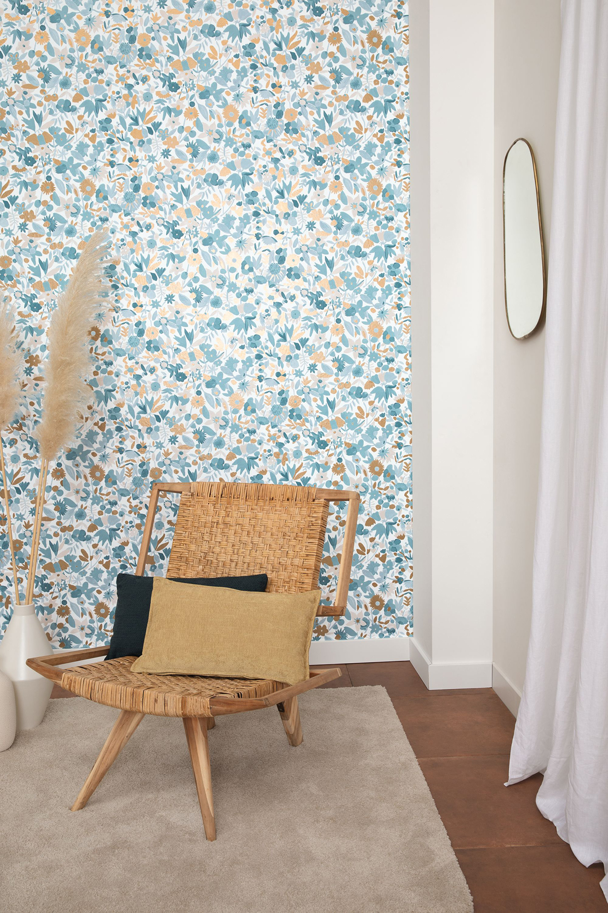 Papier peint Fleur Naiveté bleu et doré - Imagination de Casélio | AMB Réf. IMG102196027