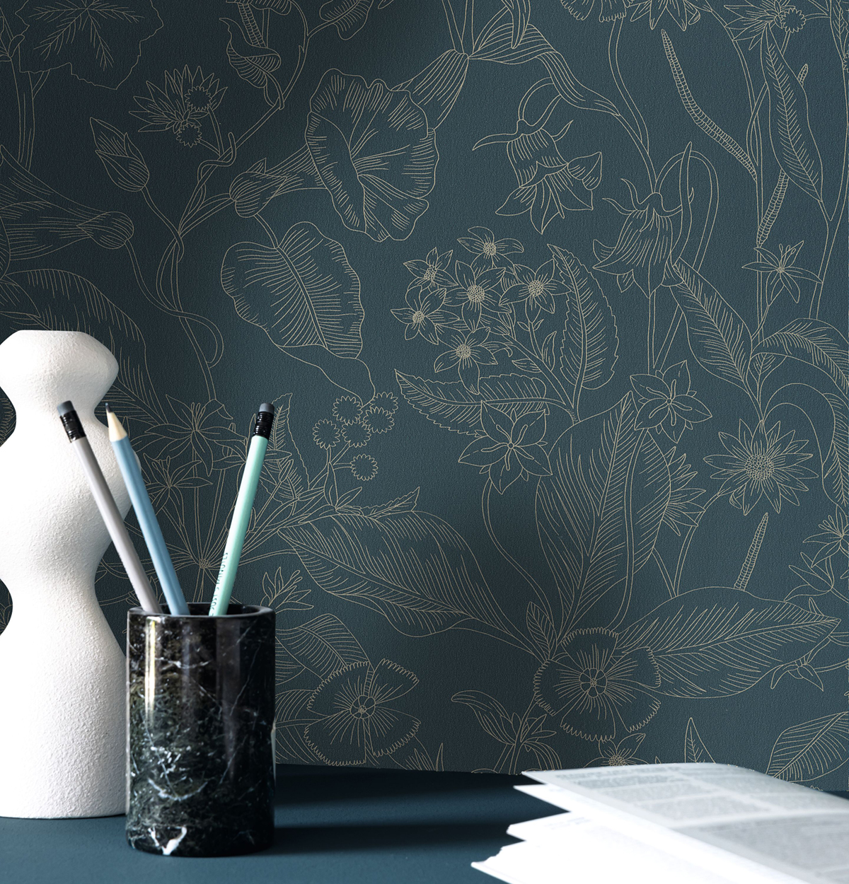 Papier peint Floral Lightness bleu paon doré - Light de Casélio | Réf. LIG106606025