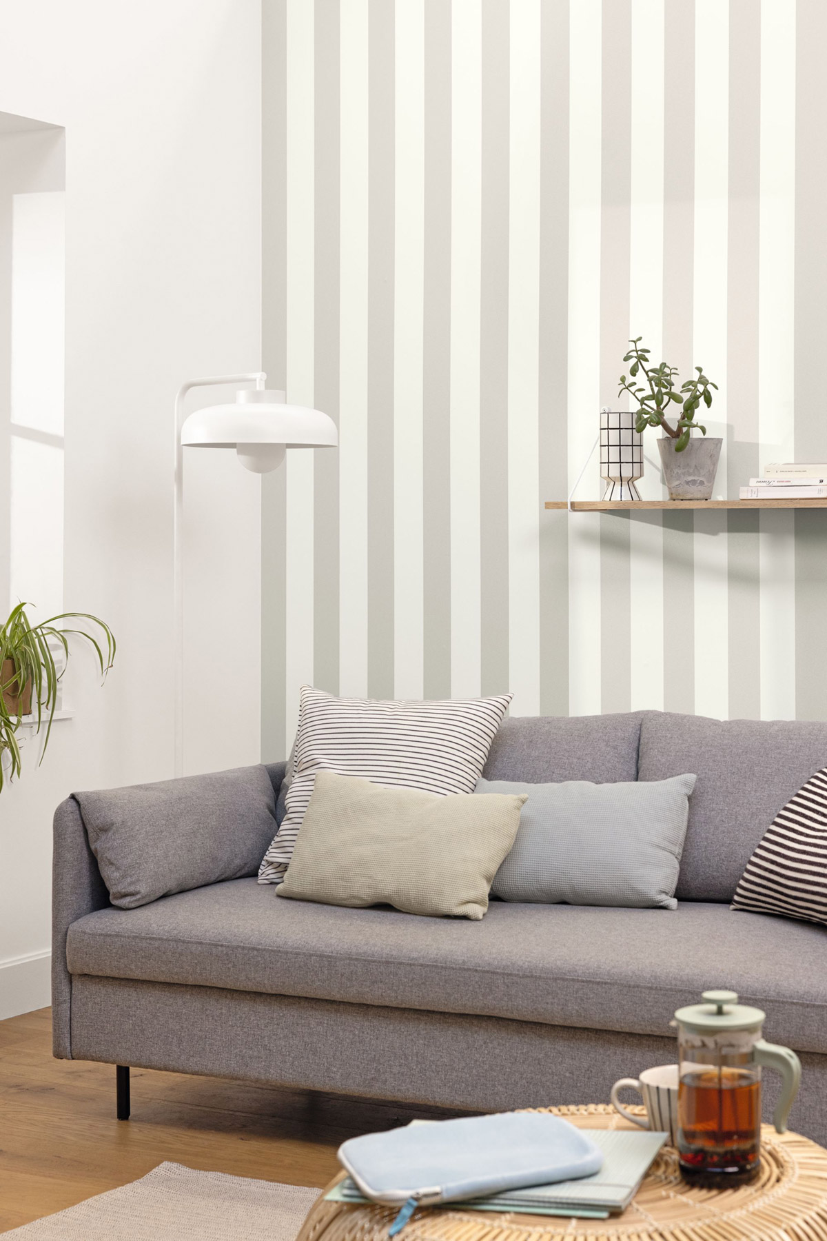 Papier peint Rayures Wide Lines blanc argenté - Basics de Casélio | Réf. BAI104029001