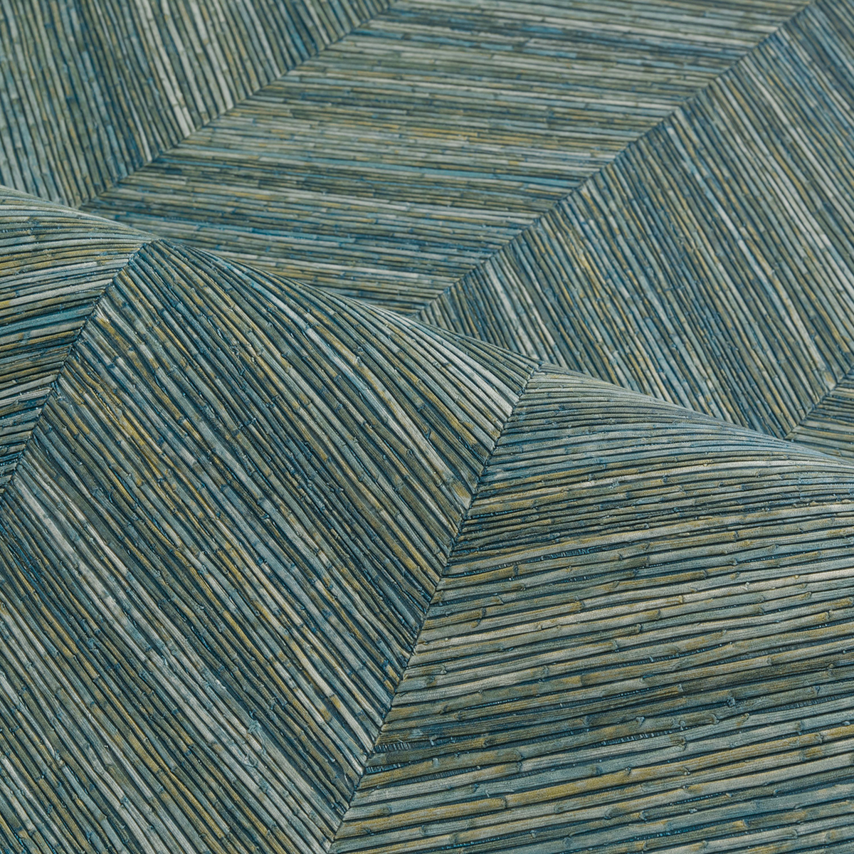 Papier peint Chevron Bois Ocotea vert impérial - Végétal de Casamance AMBV | Réf. CAS-75371426