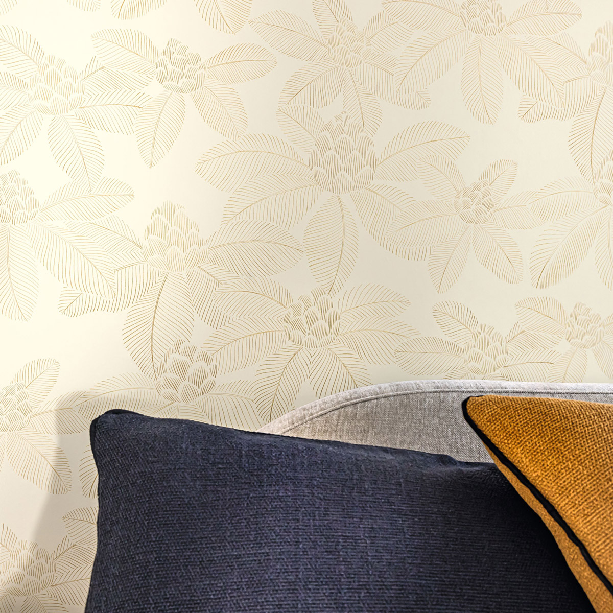 Papier peint Palmier Tropical Lotus beige - Art of Botany de Casélio AMB2 | Réf. AOB106650268