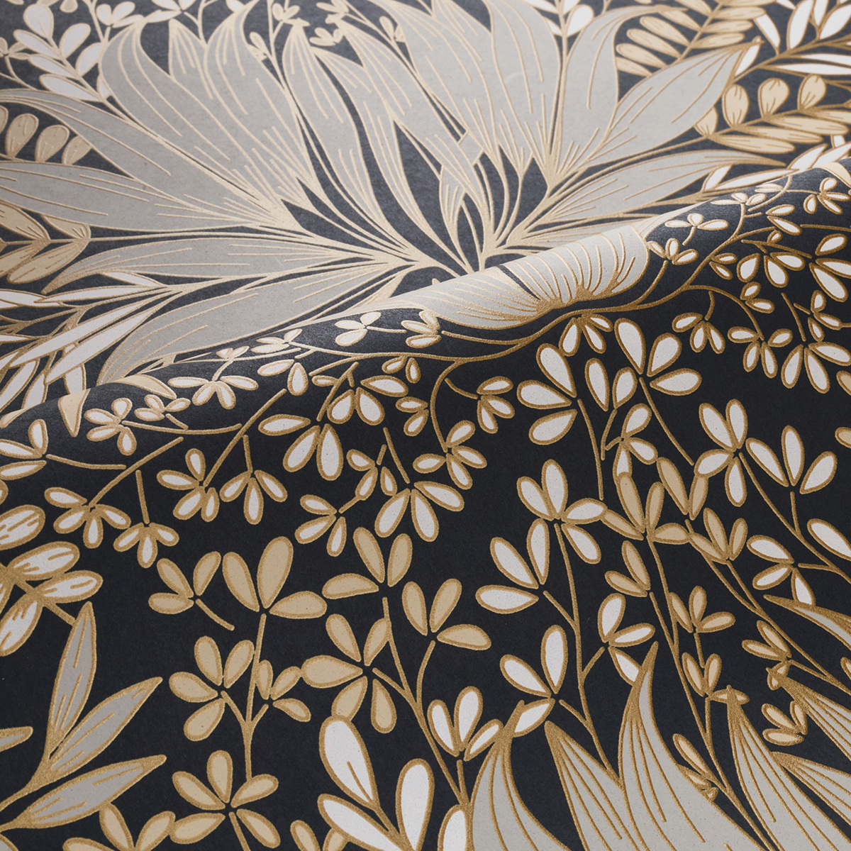 Papier peint Feuille Chardon noir doré - Square Jasmin de Casamance AMBV | Réf. CAS-75733670