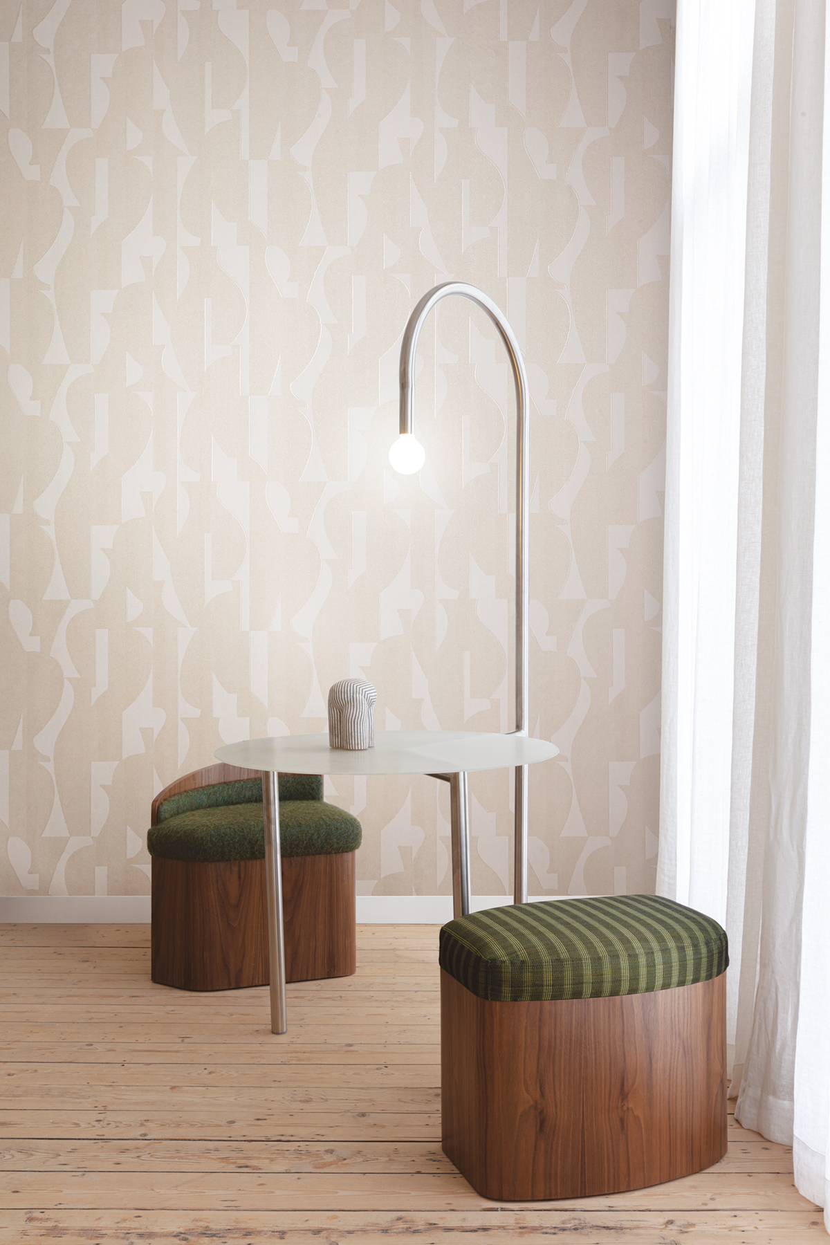 Papier peint Vase Graphique Tasos beige crème métallisé - Terra de Masureel | Réf. MAS-TER301