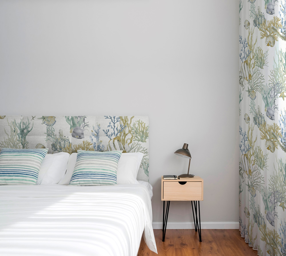 Tissu Océan Fonds Marins bleu ocre - Fidji de Lutèce | Réf. LTC-8521-2