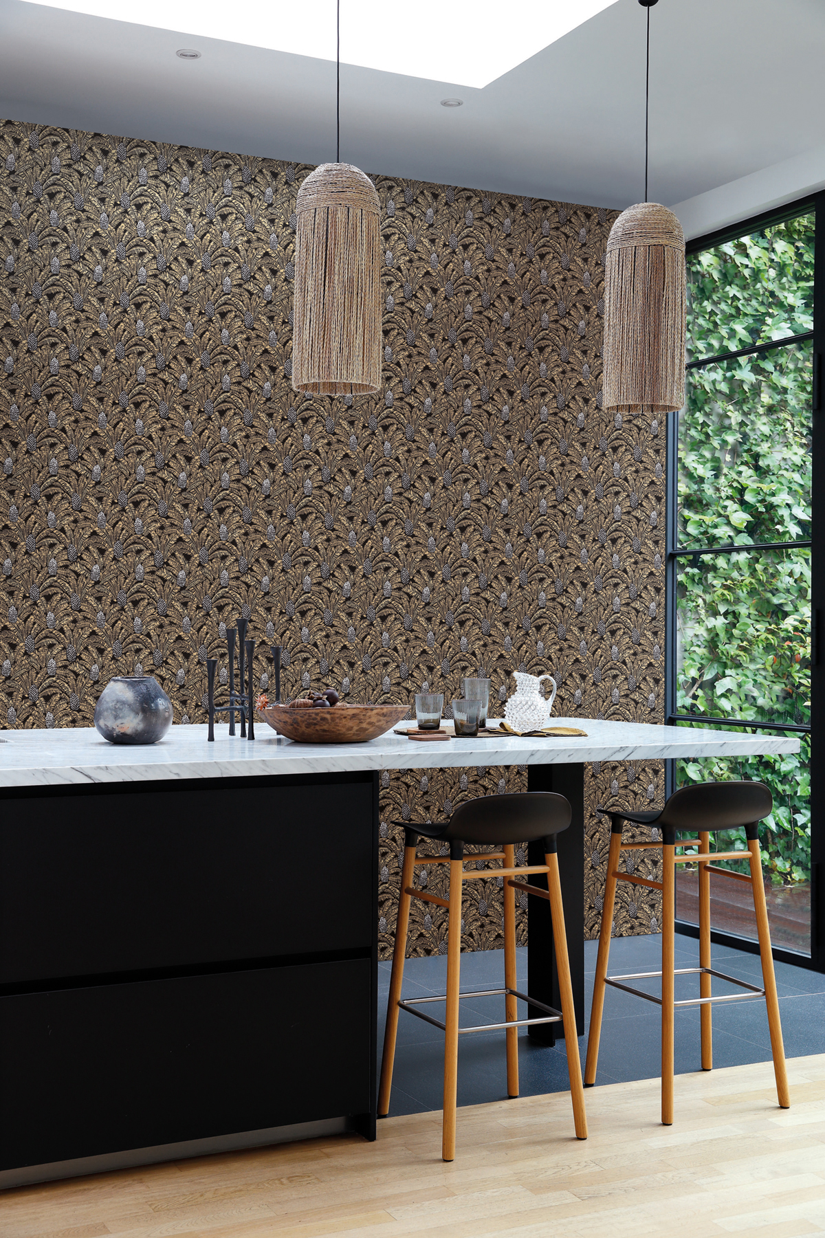 Papier peint Palmeta Métallisé noir et doré - Orphée de Casamance | Réf. CAS-74741840