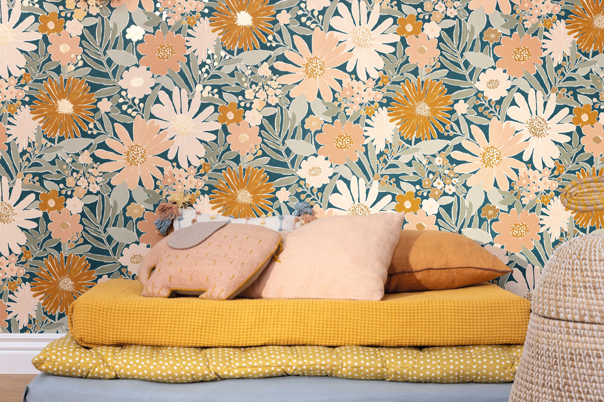 Papier peint Marguerite Fleur moutarde bleu canard - Let's Go Girls! de Casélio AMB2 | Réf. LGG104436498