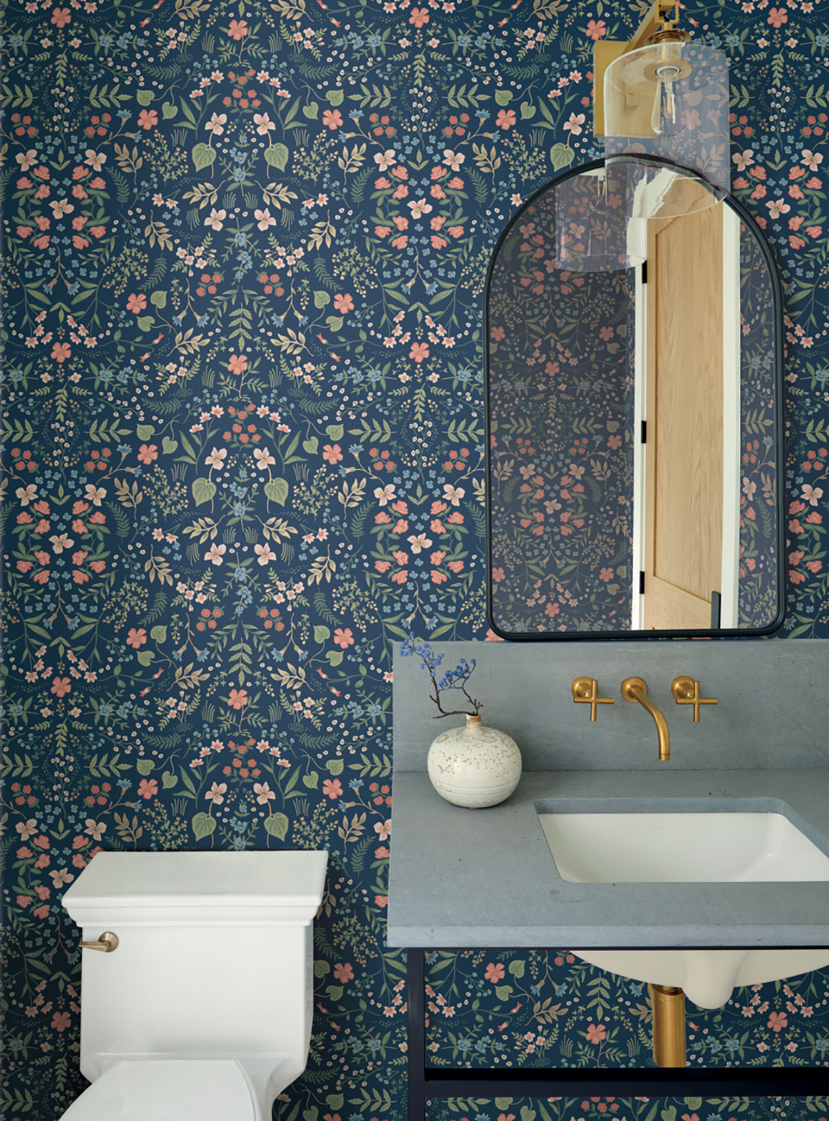 Papier peint Florale Wildwood bleu marine - Rifle Paper Co. d'Initiales | Réf. INI-RI5154