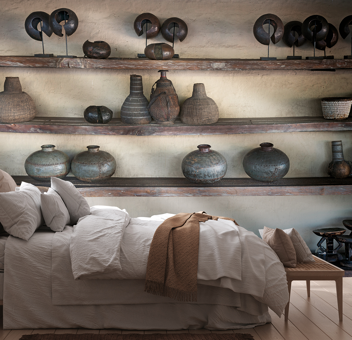 Papier peint panoramique Vases Africains - Desert Lodge de Livingwalls | Réf. DD123411