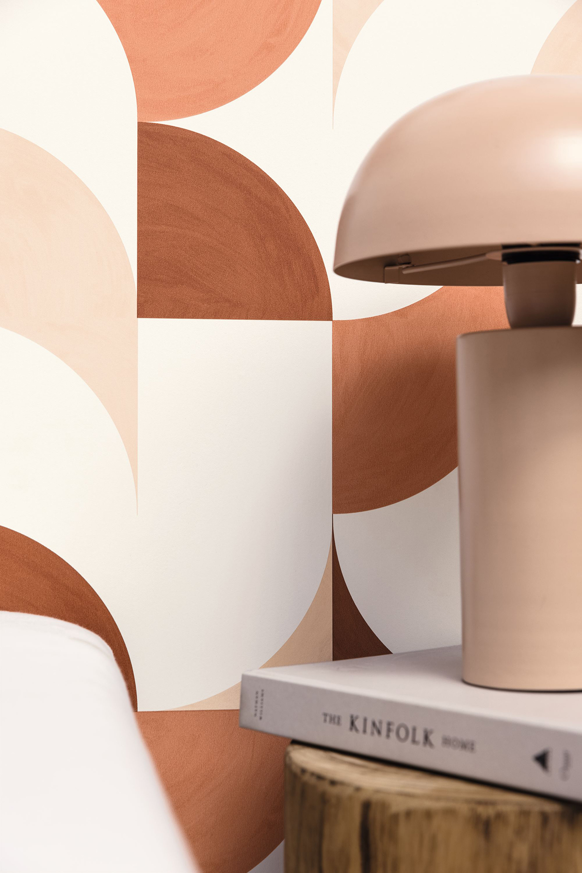 Papier peint Graphique Look Around terracotta - Around de Casélio | AMB Réf. ARN102894000