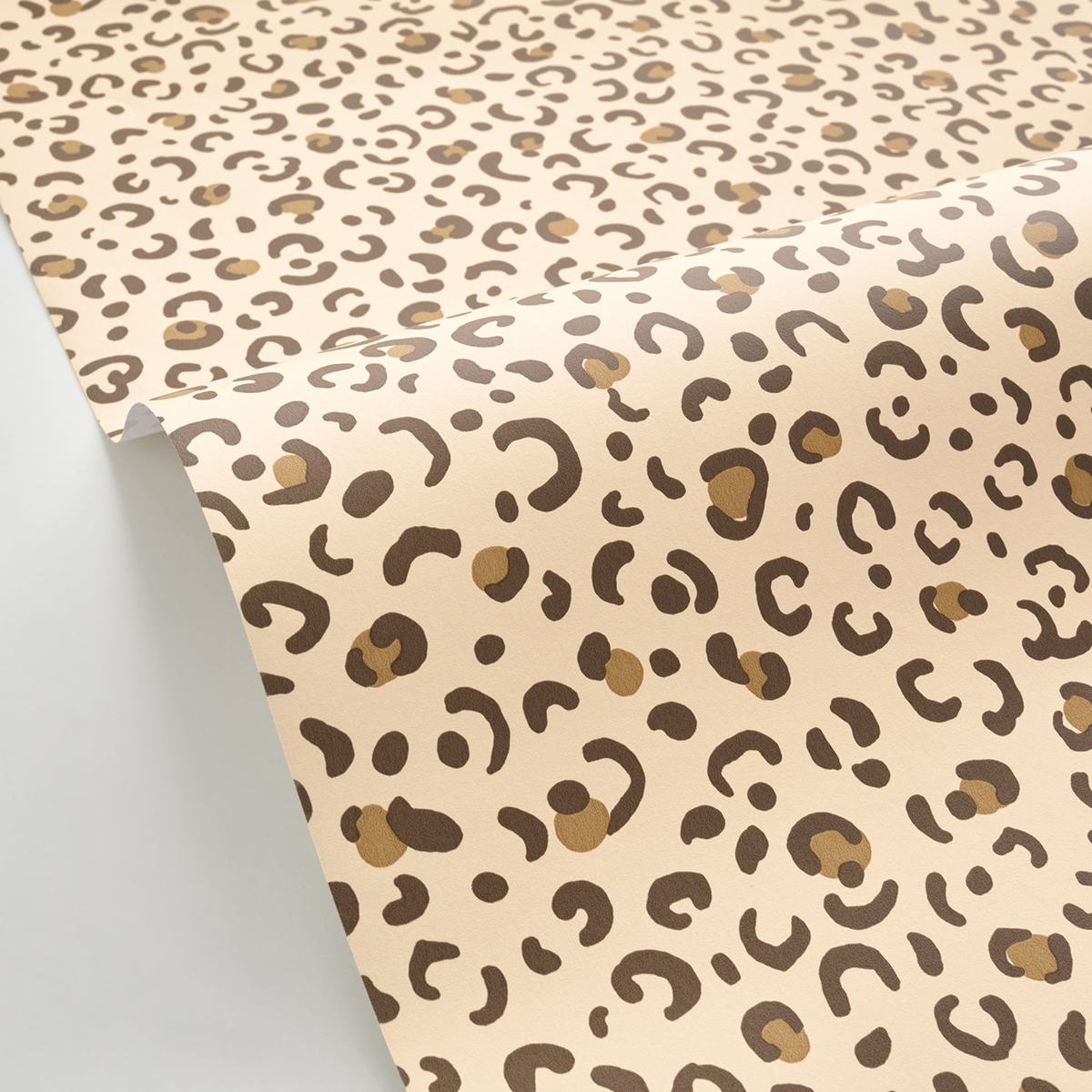 Papier peint Taches Léopard Léonne marron - Let's Go Girls! de Casélio AMB3 | Réf. LGG104451216