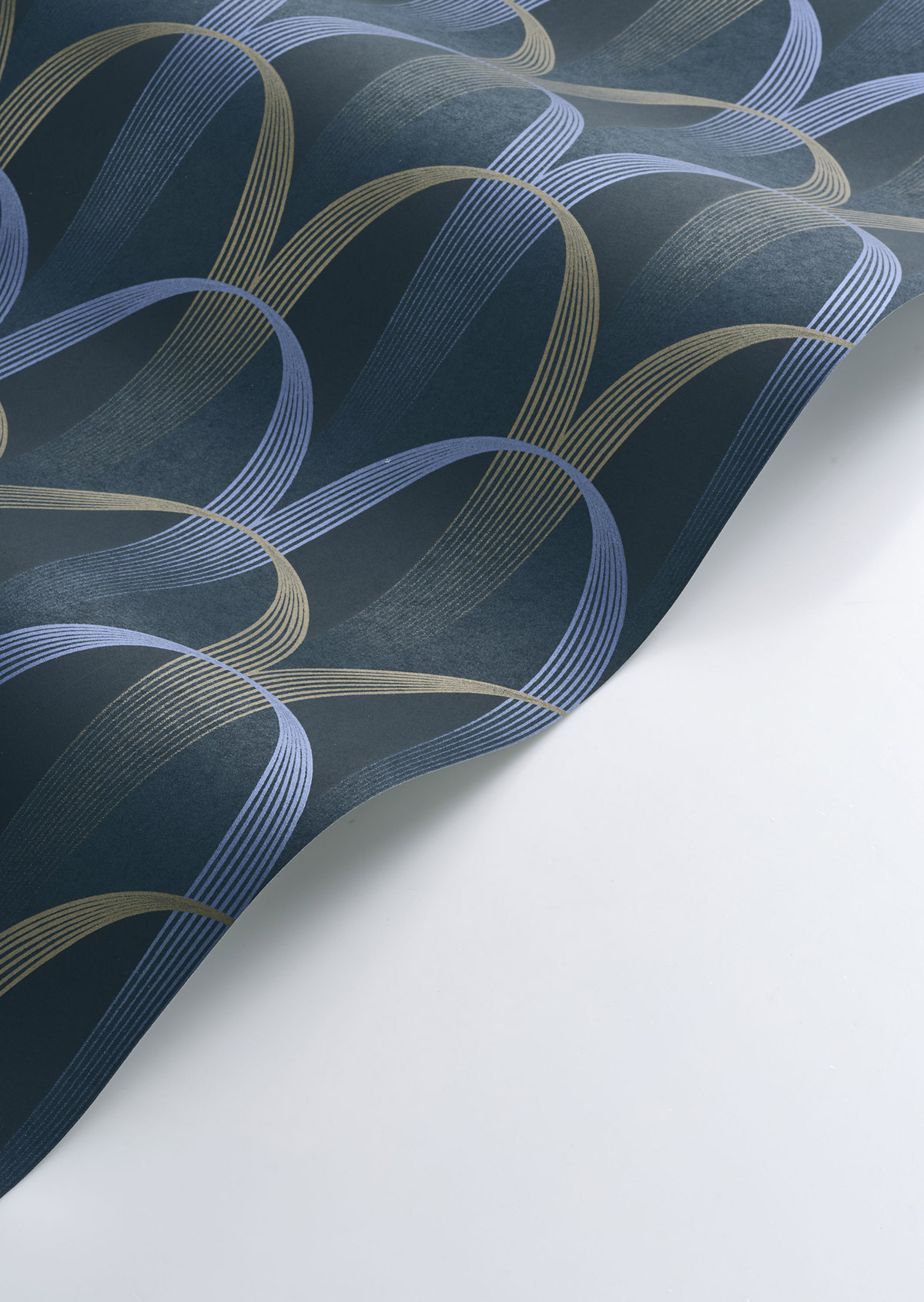 Papier peint Arche Entrée des Artistes bleu encre irisé - Années Folles de Casadéco AMBV | Réf. ANFO201046582