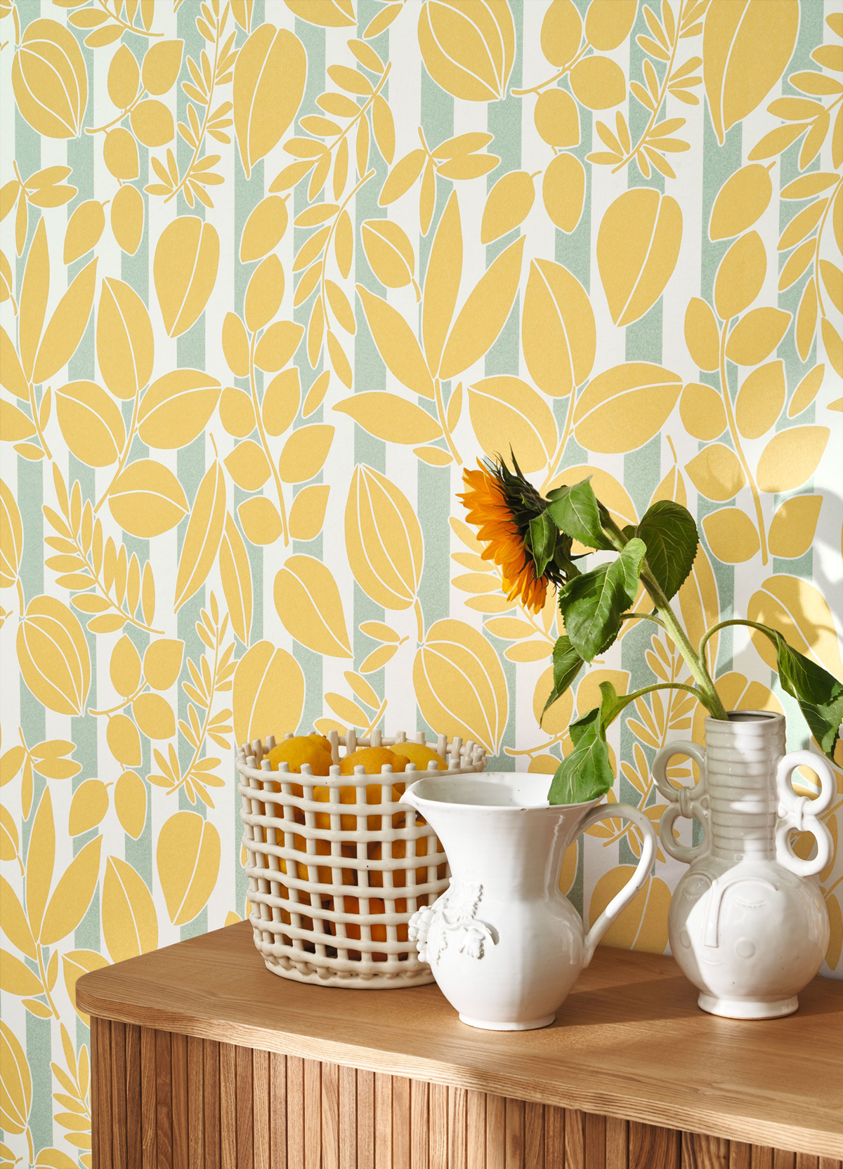 Papier peint Feuillage Rayure Ramatuelle jaune vert d'eau - Echappée Belle de Casadéco AMB2| Réf. ECHA89822606