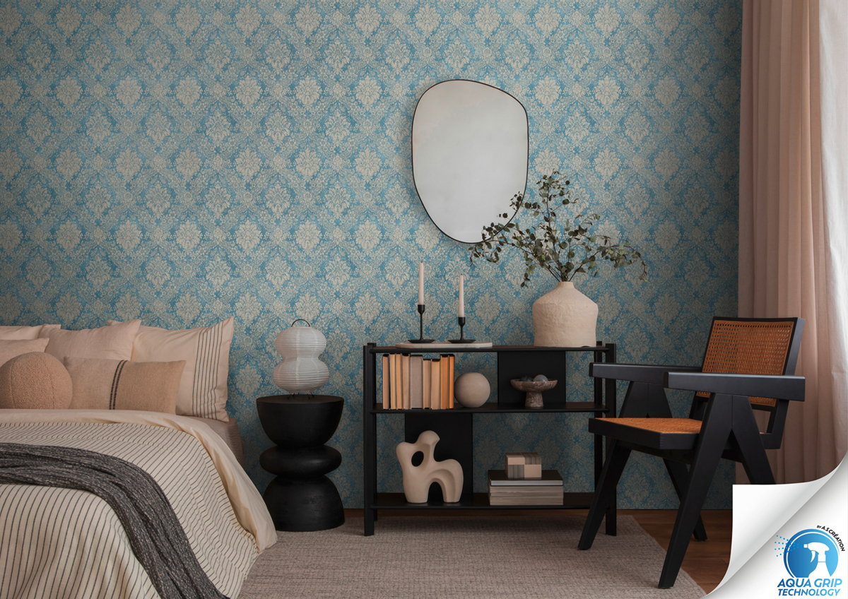 Papier peint préencollé Baroque Textile bleu grège - Designdrop d'A.S. Création AMB2 | Réf. AS-784921